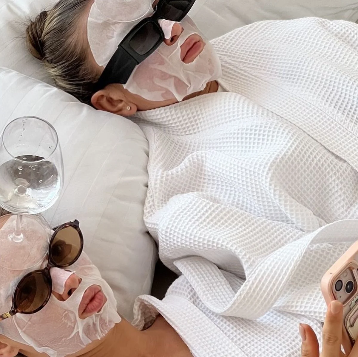 Did you hit the mountains for ski week? Time to DIY with a sheet mask &amp; eye gels ❄️🏂🍧 hydration &amp; aromatherapy 🌞🙏
@bushardspharmacy