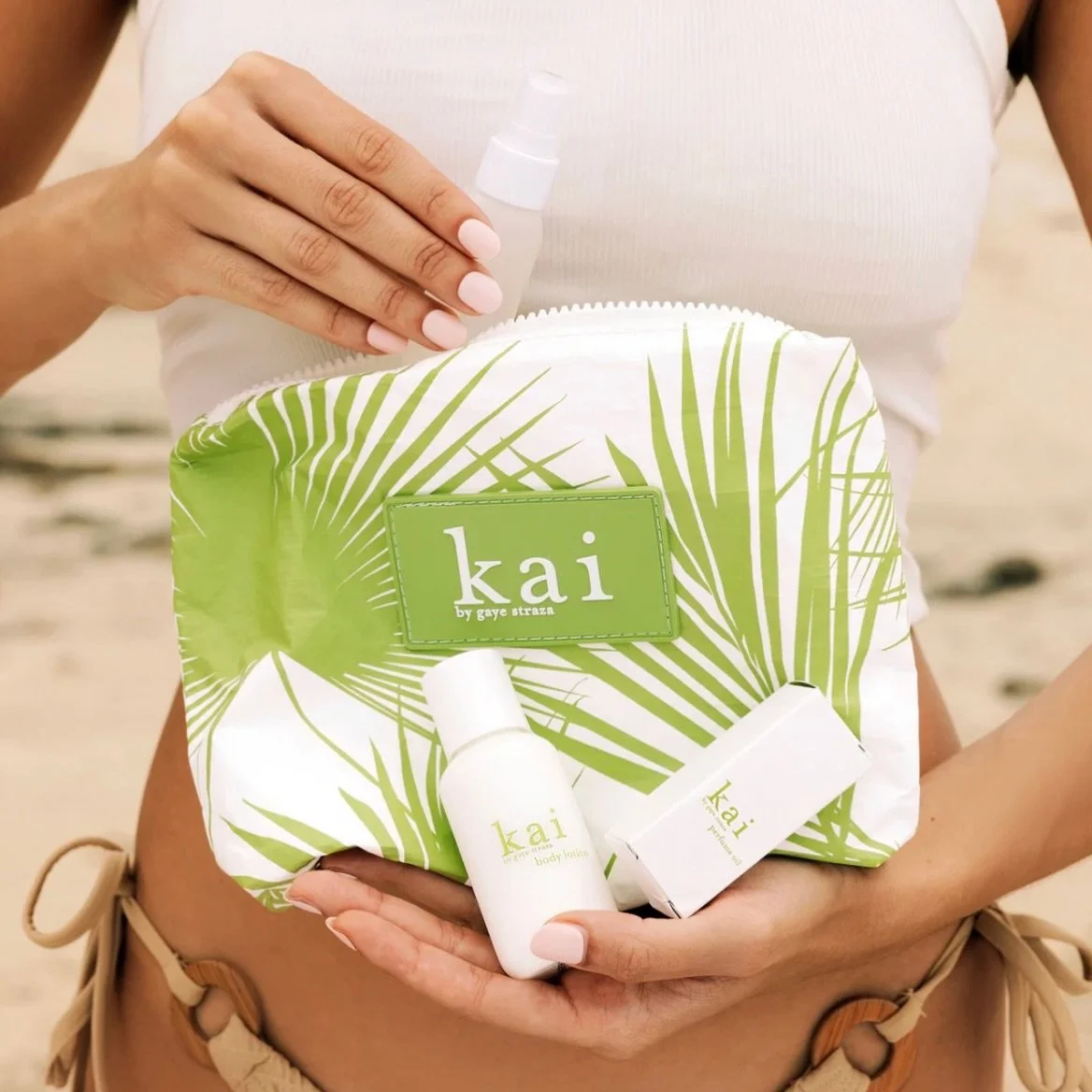 Mom we love you! Gift her our Aloha Kai Getaway set 💛
Perfume Oil, body glow, body lotion inside an Aloha tote. 
Everyday should feel like a vacation. 
#gardenia #kaifragrance #alohacollection
