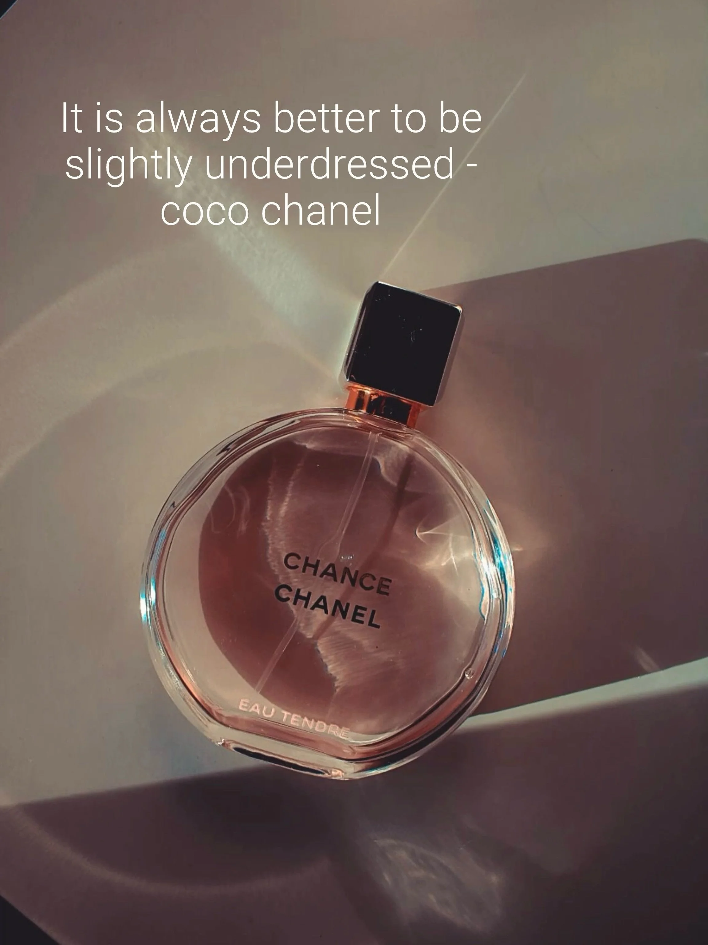 Just because 🩷 fruity grapefruit-quince accord intertwines with the softness of jasmine and the smoothness of white musk for an intoxicatingly light, poetic trail. 
#fallinlove COME IN !