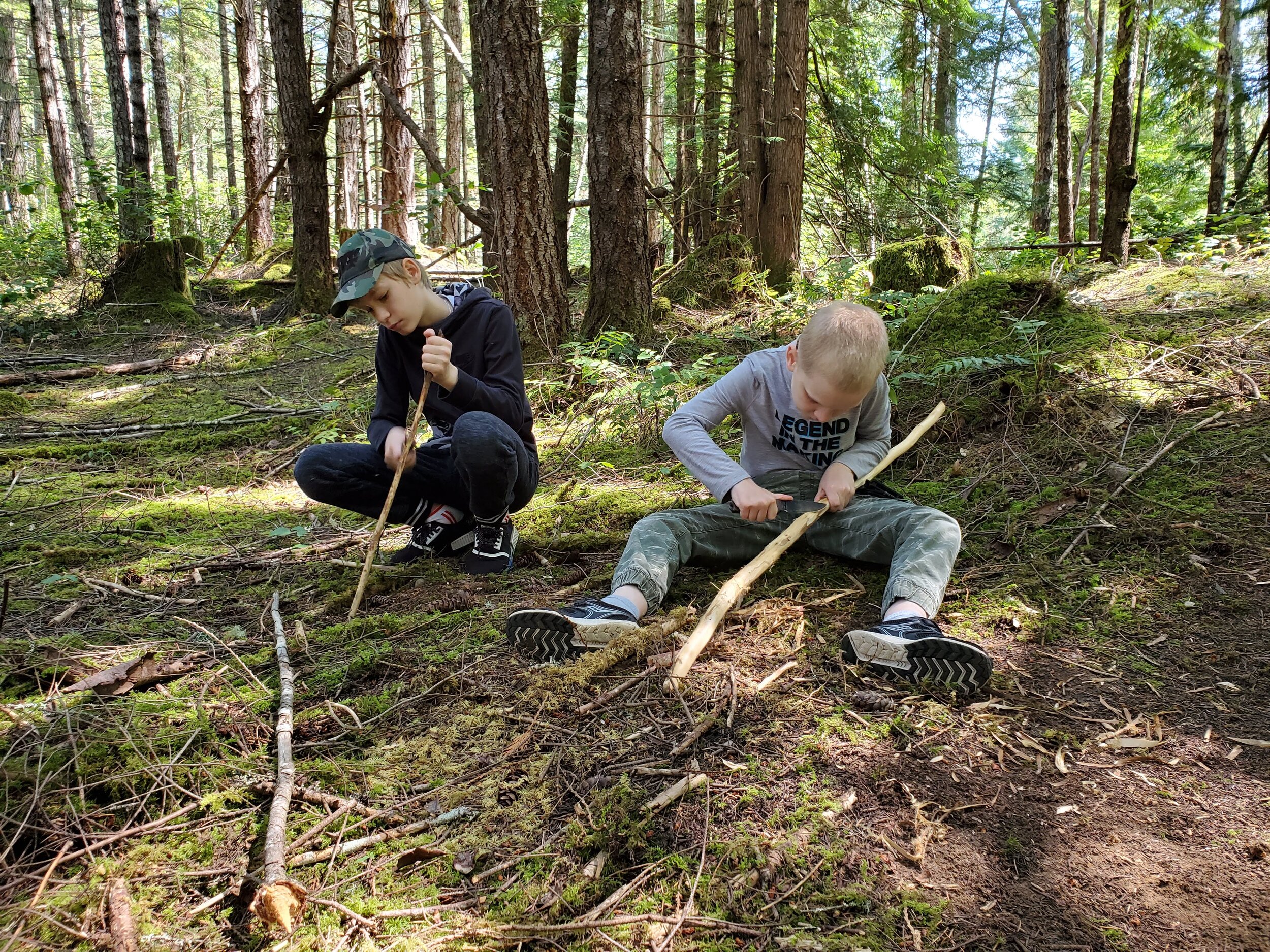 Should we let our children handle bushcraft knives and axes?