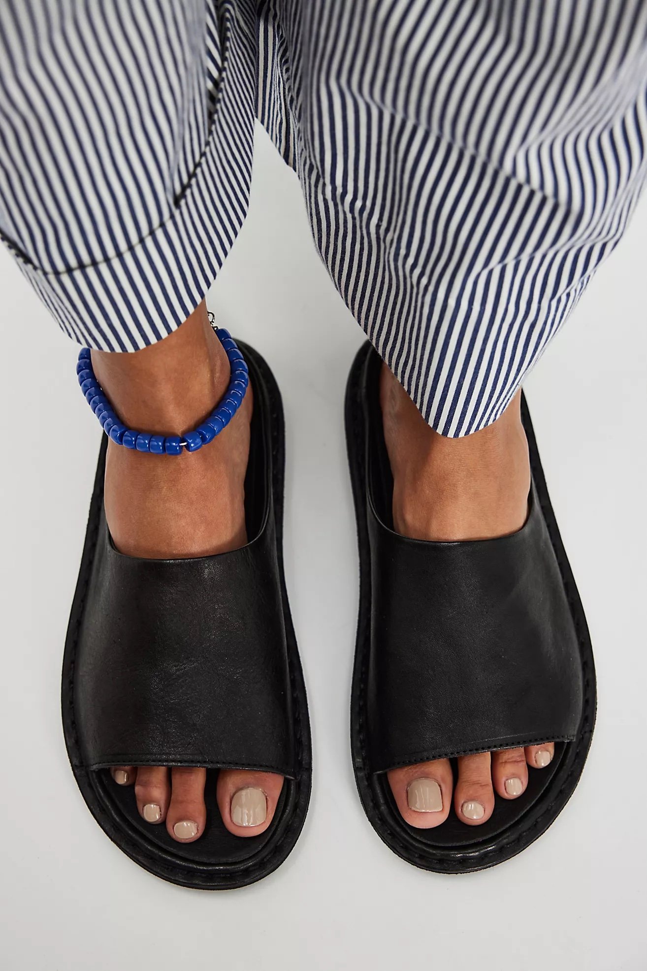 black-slide-sandal-2026.jpg