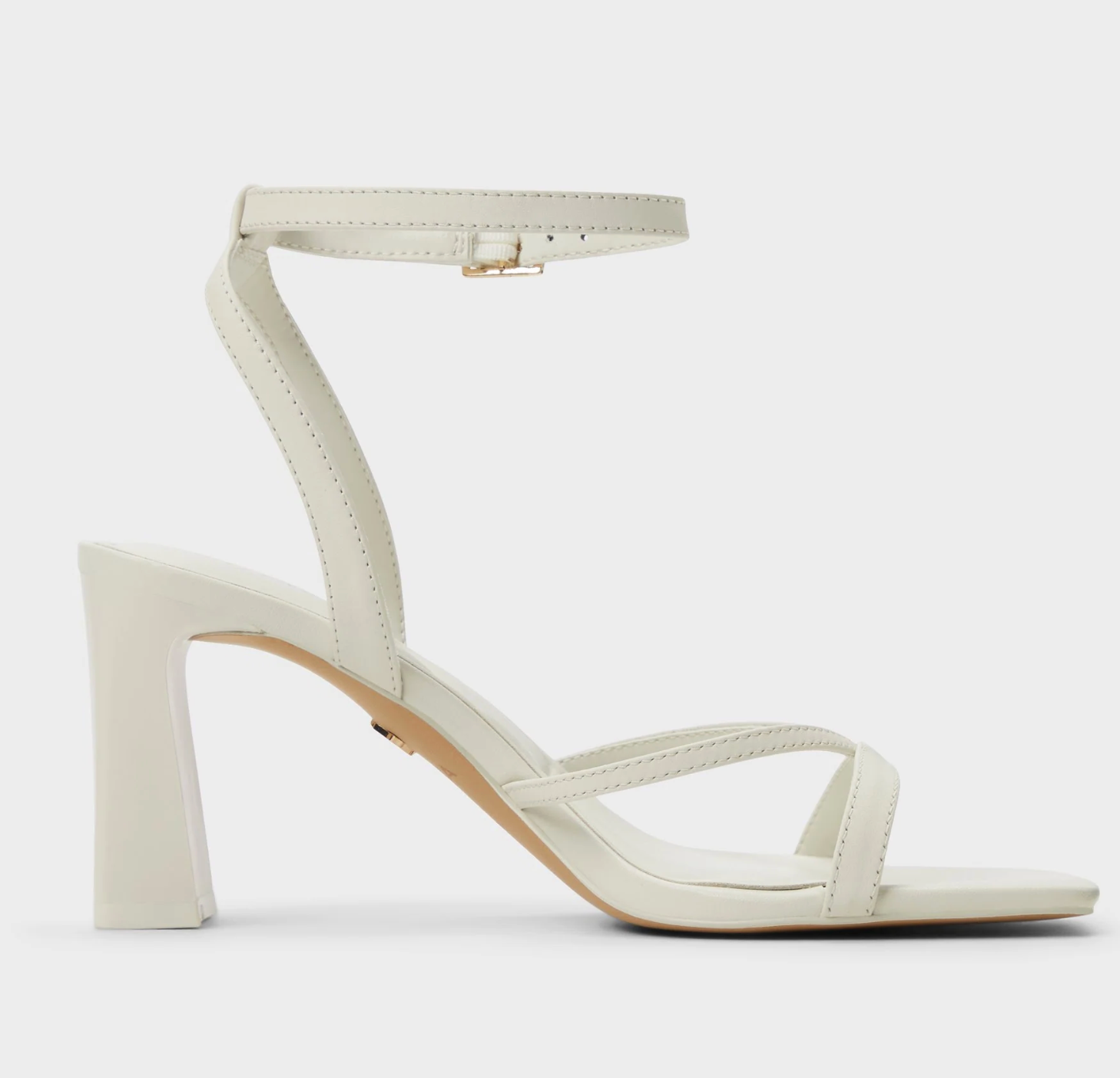 white-strappy-block-heel-sandal-2026.png
