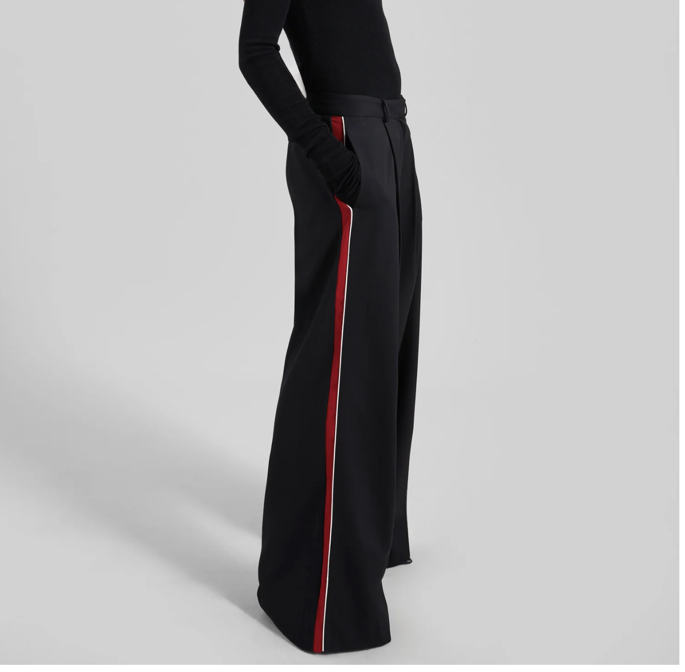 fall-2026-womens-tuxedo-dressing-trend-frankie-shop-pants.png