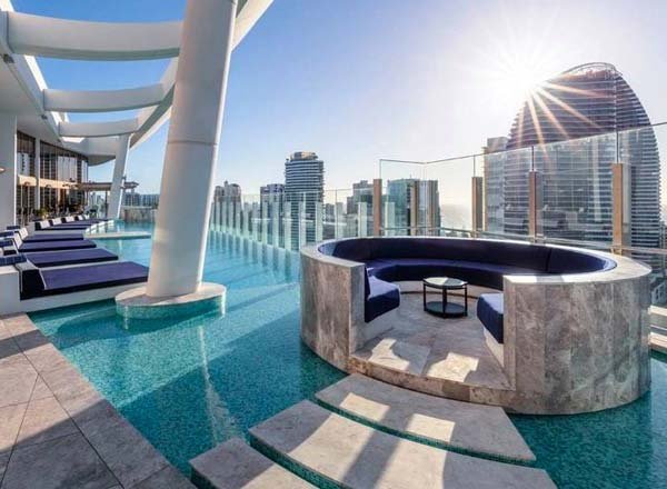 ninteen-at-the-star-Rooftop pool.jpg