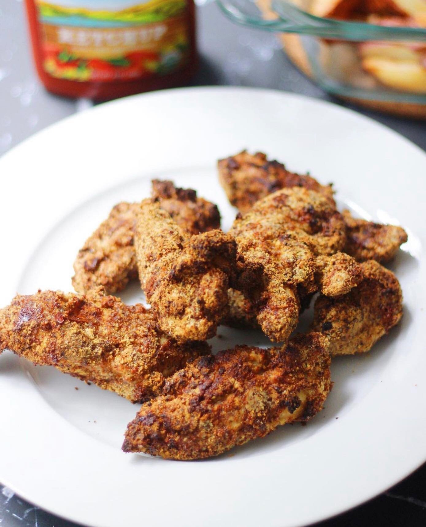 Thinking about making my air fried chicken tenders that are Paleo, Low Carb and Whole30!
&bull;
SERVES 2
- 6-8 chicken tenderloins
- 1 egg, whisked
- 1/2 cup almond flour
- 1/2 cup flax seeds ground
- 21 seasoning, @traderjoes (if you don&rsquo;t hav