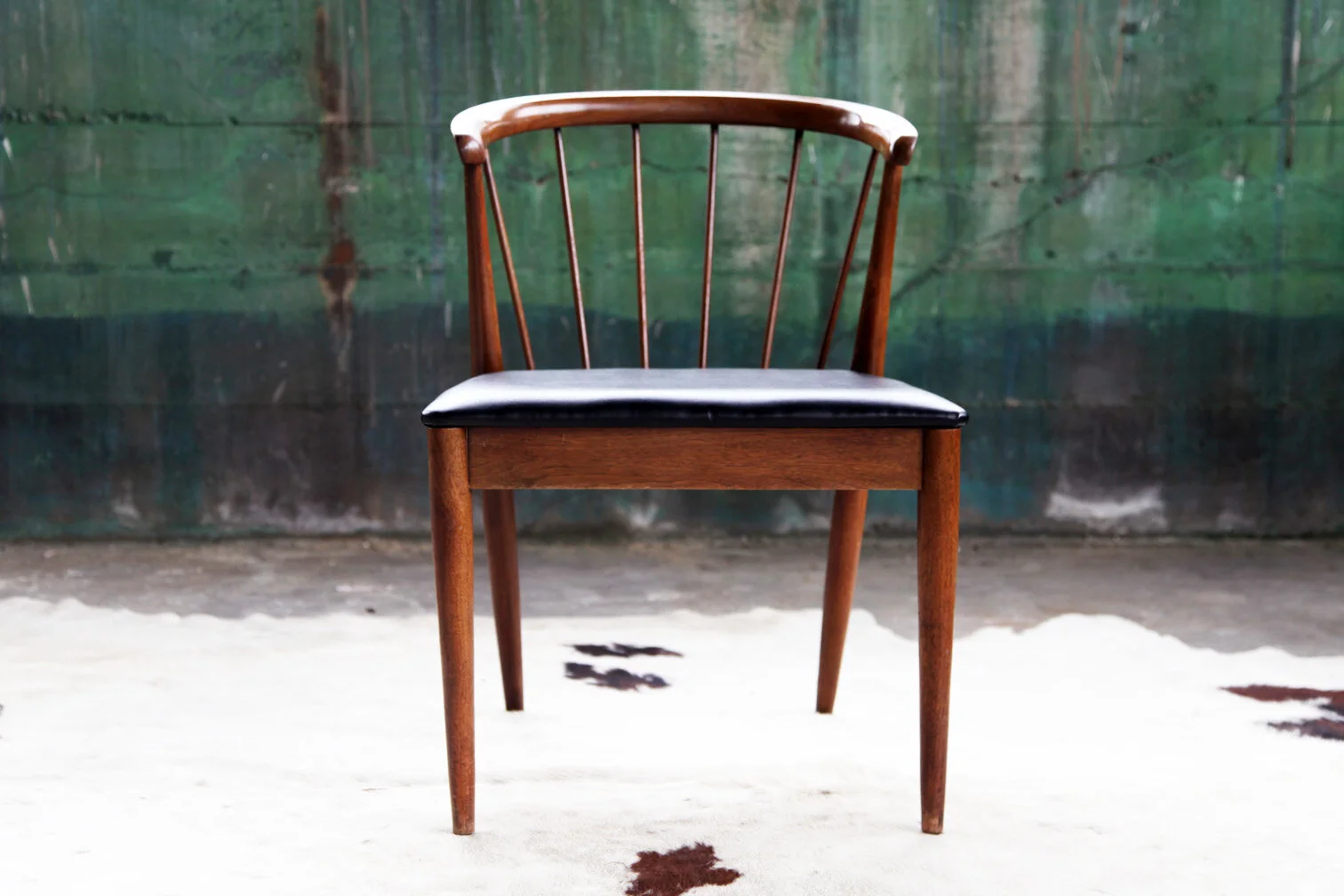 Merton_Gershun_for_American_of_Martinsville_Mid_Century_Spindle_Back_Walnut_Dining_Side_or_Accent_Chair4.JPG