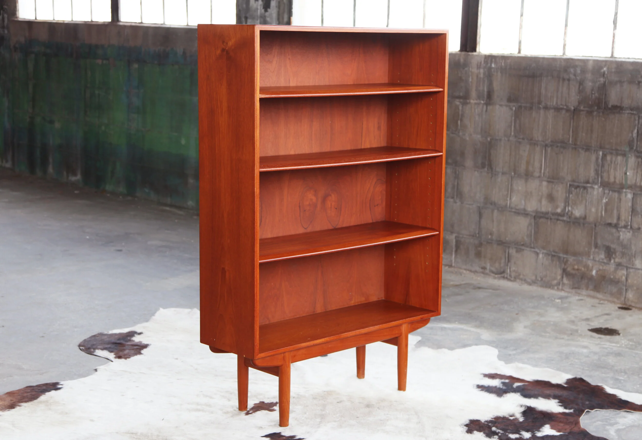 Gunni_Omann_Attributed_Rosewood_Danish_Mid-Century_Bookshelf_1960s.JPG
