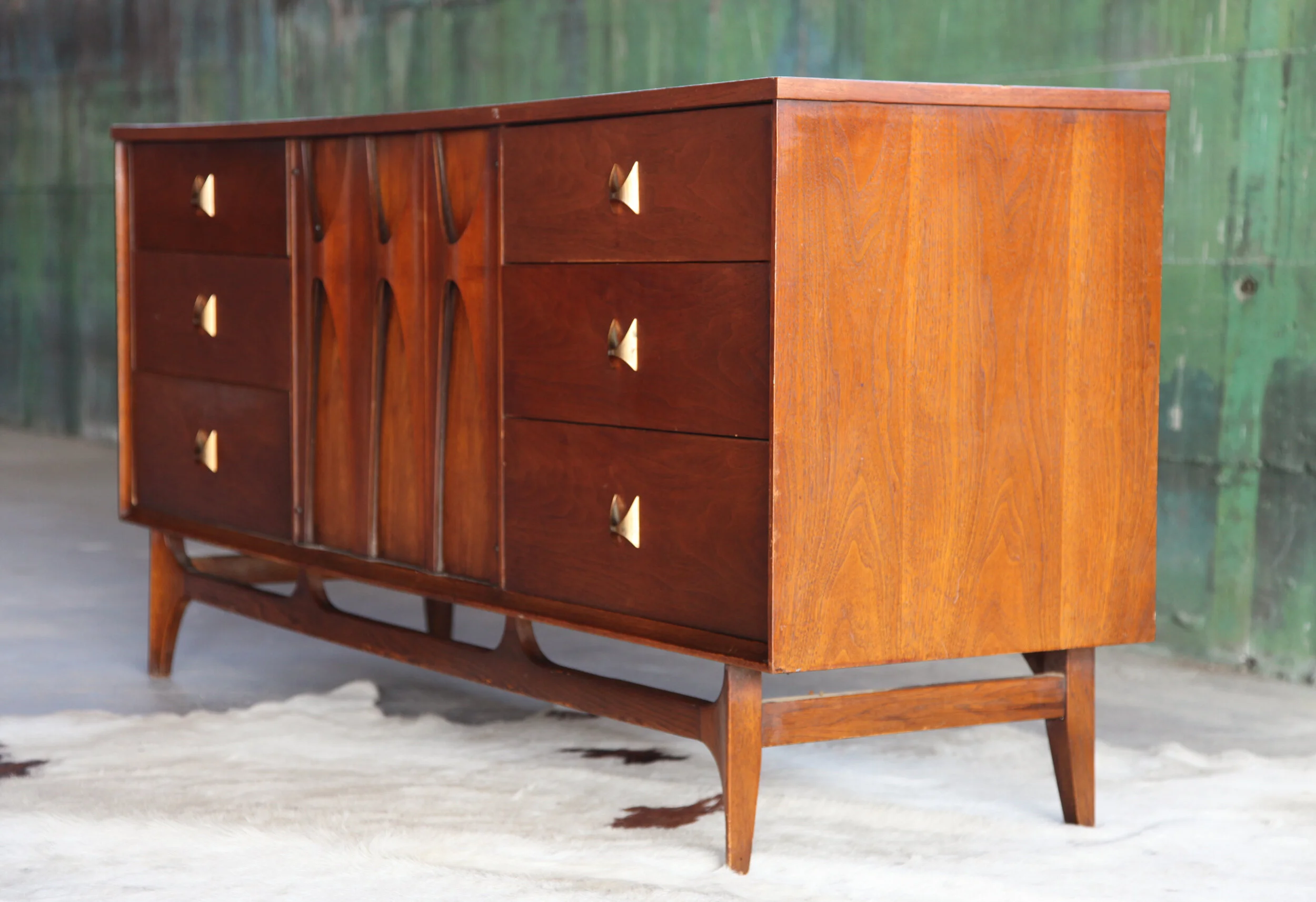 Iconic_1960s_Broyhill_Brasilia_9_Drawer_Credenza_Sideboard4.JPG