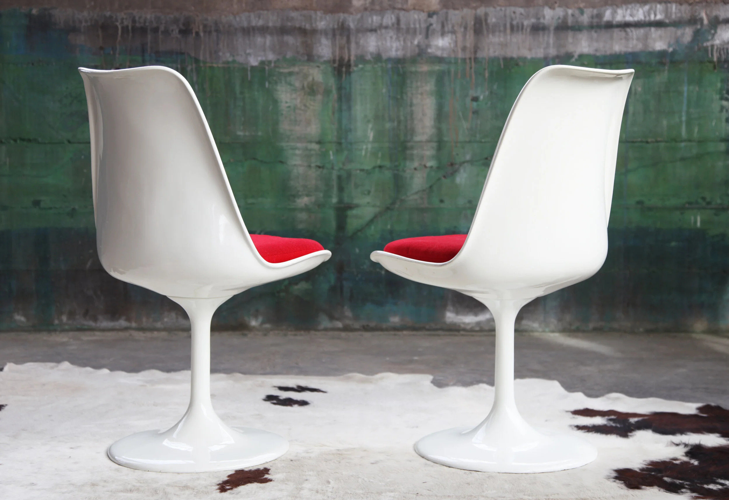 Set_of_4_Mid_Century_Modern_Eero_Saarinen_for_Knoll_Vintage_Swivel_Tulip Chairs4.JPG