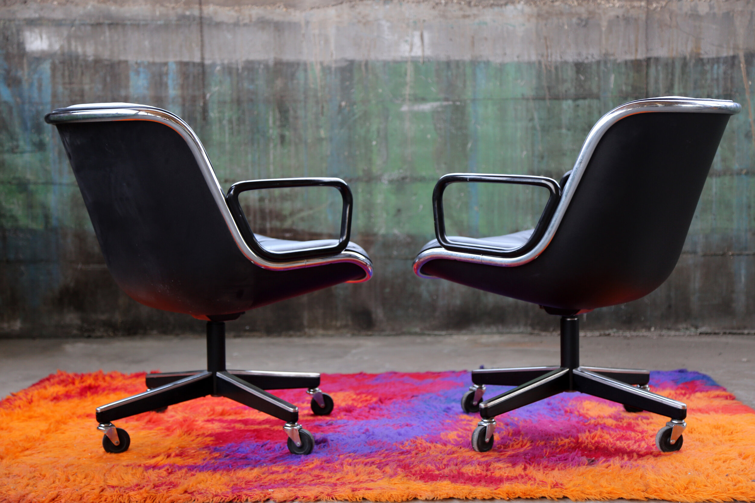 Charles_Pollock_for_Knoll_International_Leather_Executive_Desk_Chairs3.jpg