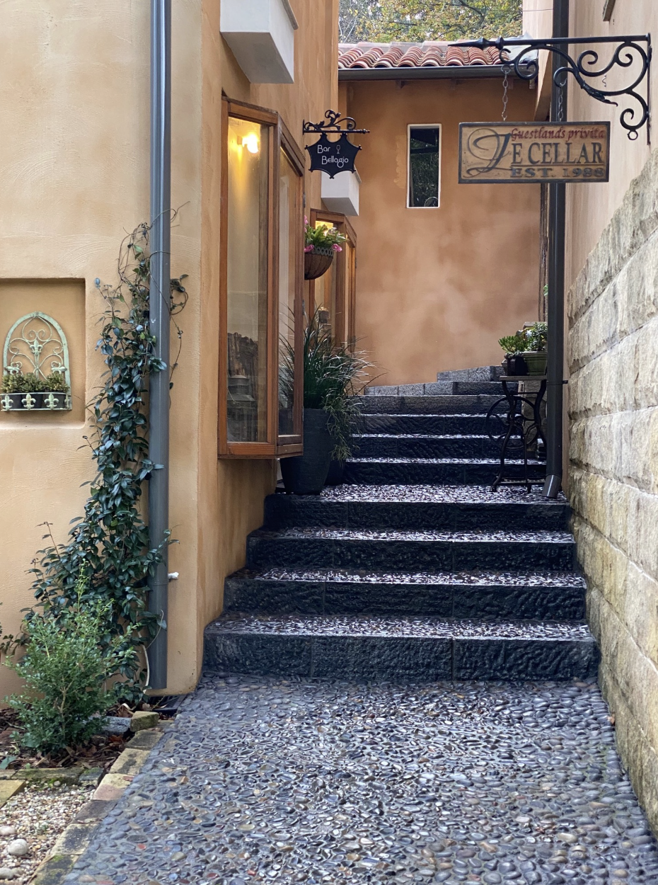 gueslands-bellagio-steps.png