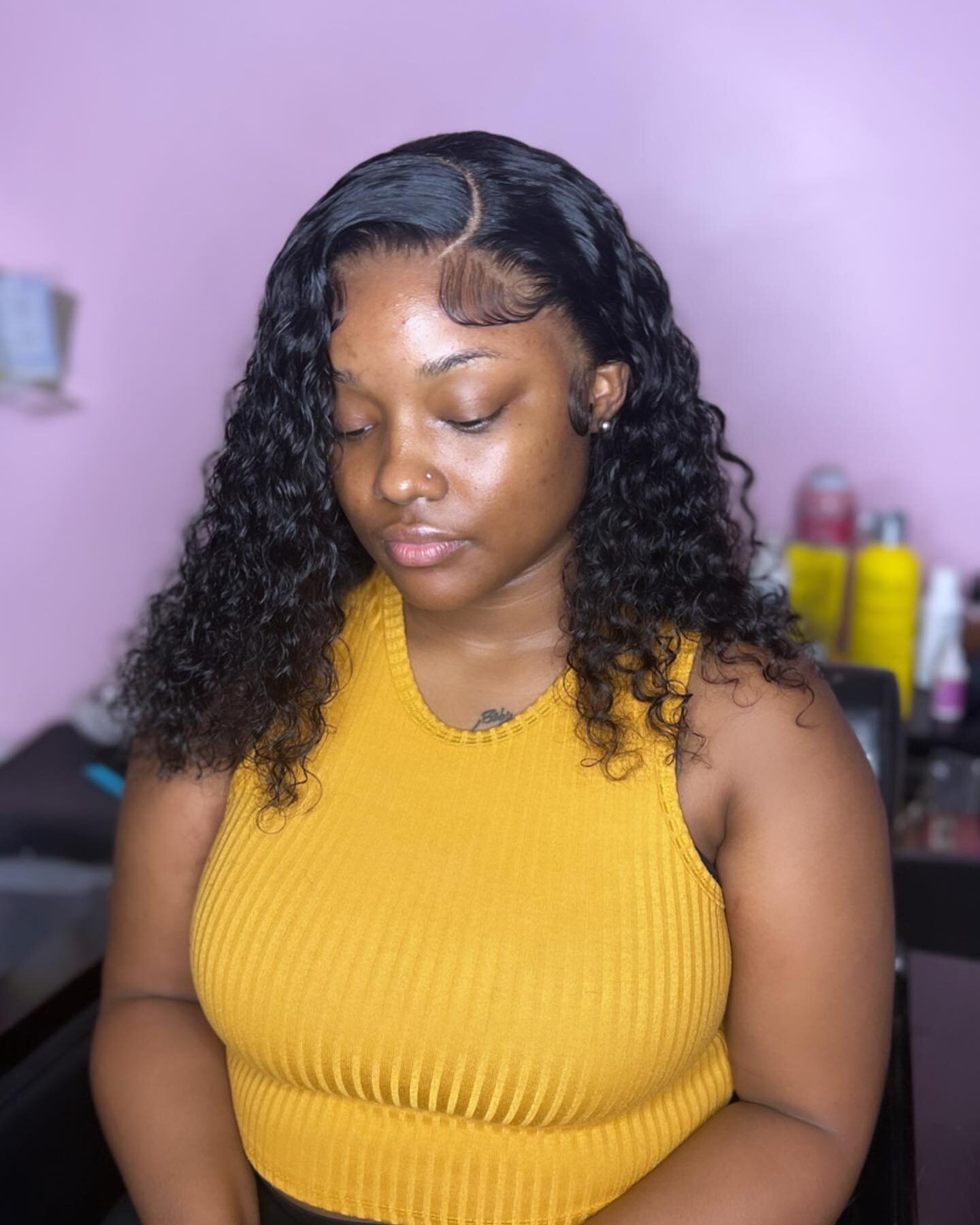 Are y&rsquo;all still rocking wavy/ curly hair into the fall?

16 inch deepwave wig &amp; install included 

#greenvilleschairstylist