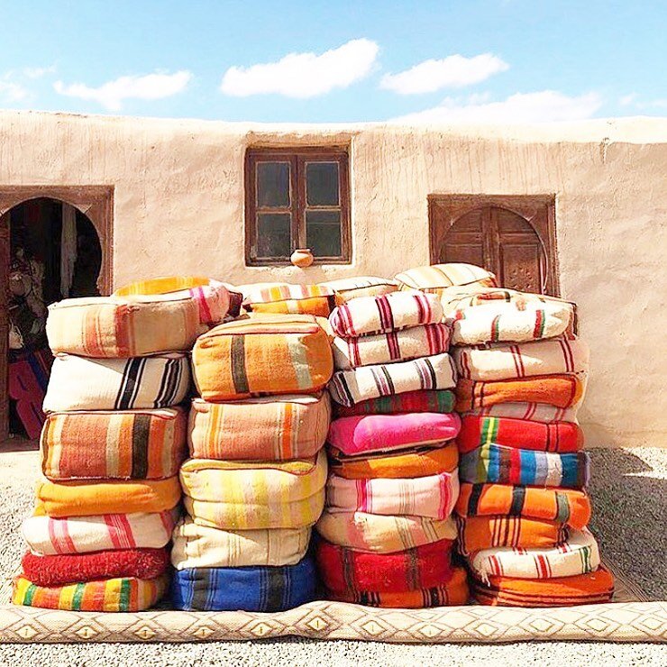 Craving color and a good roadside pouf #morocco #moroccanstyle #moroccanrugs #livecolorfully #colorfull #colortherapy #colorcrush #travelstyle #travelmore #discovermorocco #stayandwander #madeinmorocco #mytinyatlas #thingsthatmakemehappy @lesnomadesd