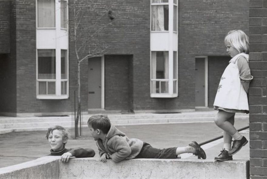 Archival image of children in Alexandra Park taken by Roger Jowett