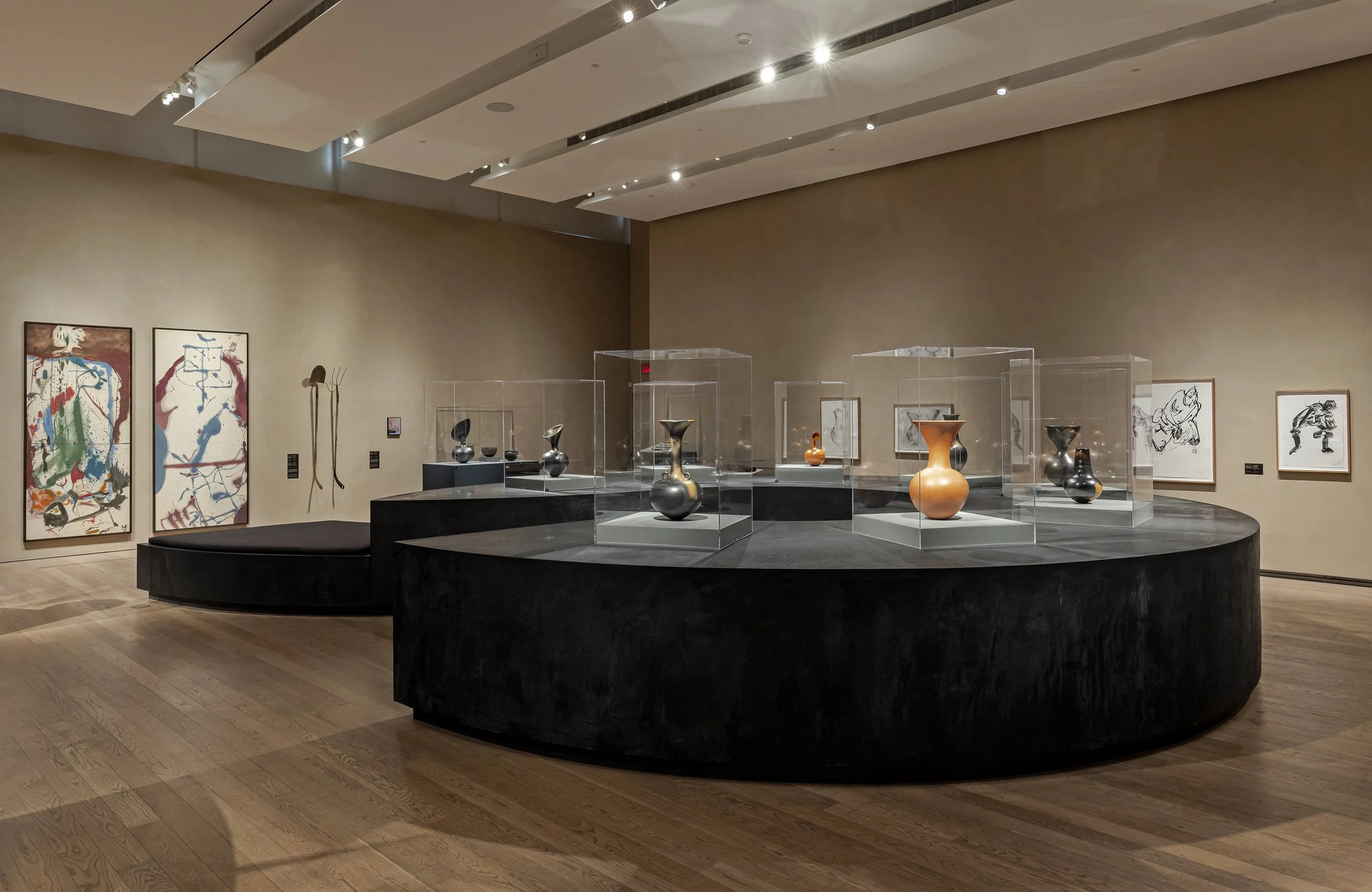 Circular plinths as part of Magdalene Odundo Exhibition designed by SOCA. Photography credits to Toni Hakenscheid