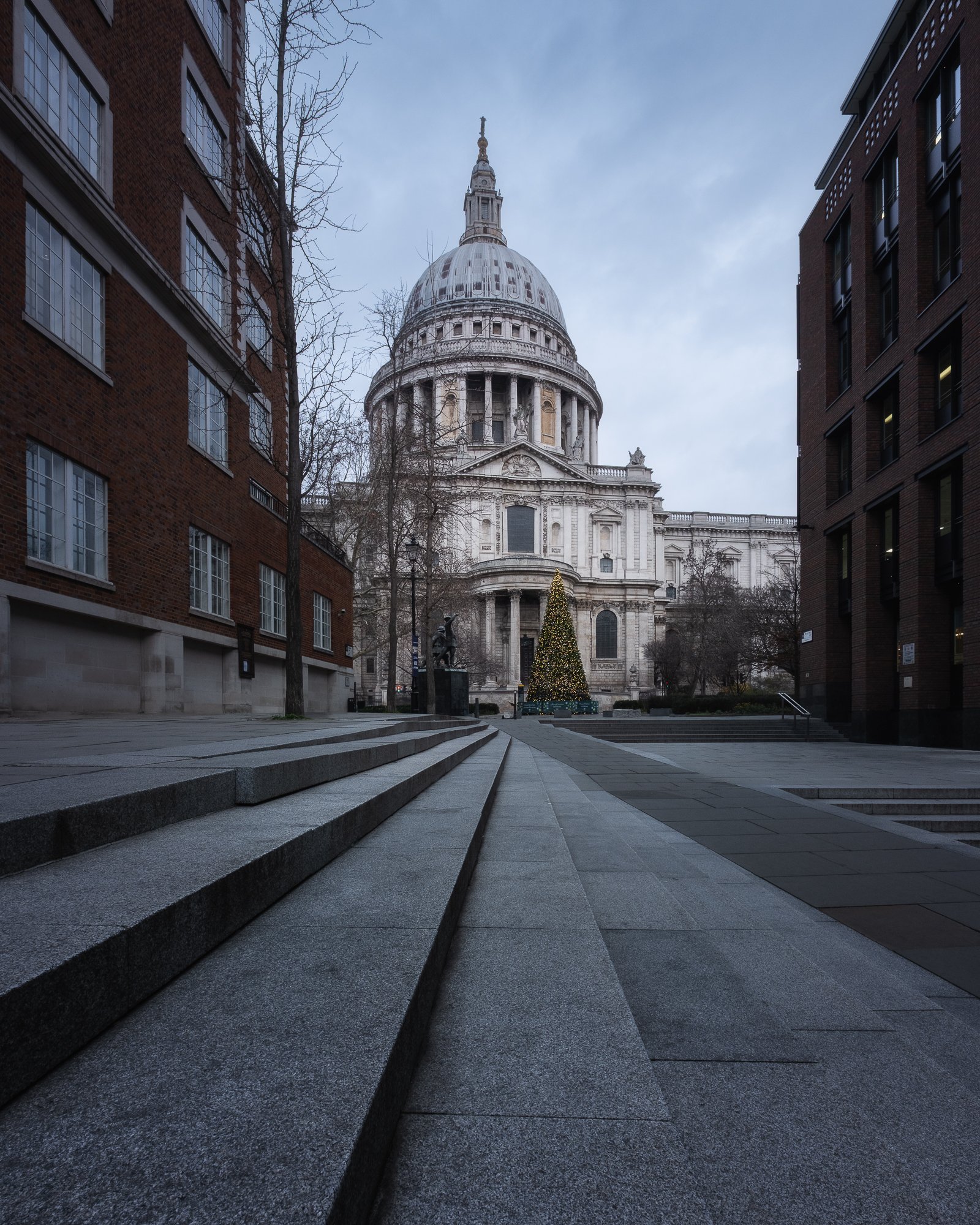 St Pauls Cathedral in the morning light - London cityscape photography