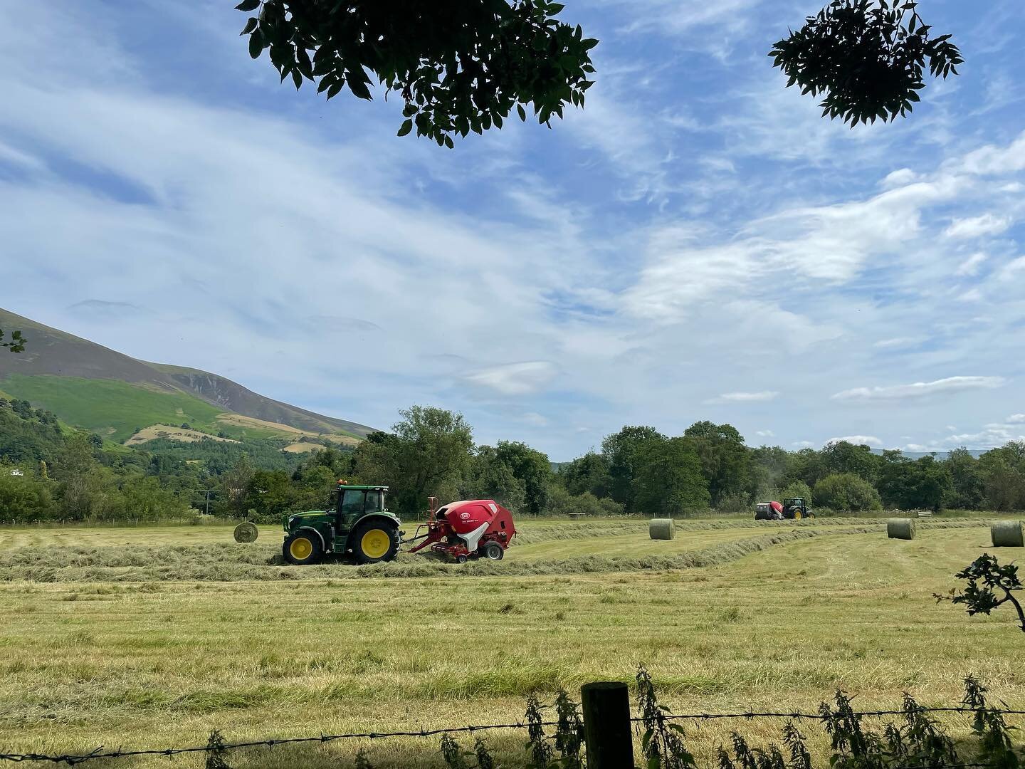 We are seeing double today - we have 36 acres of grass down baking in the sun ☀️ #derwentflock #silagetime #farmers #farmlife #farming #farm #farmersoftheuk #british_agri #ig_countryside #agriculture #livestock #localproduce #lakedistrict #keswick #c