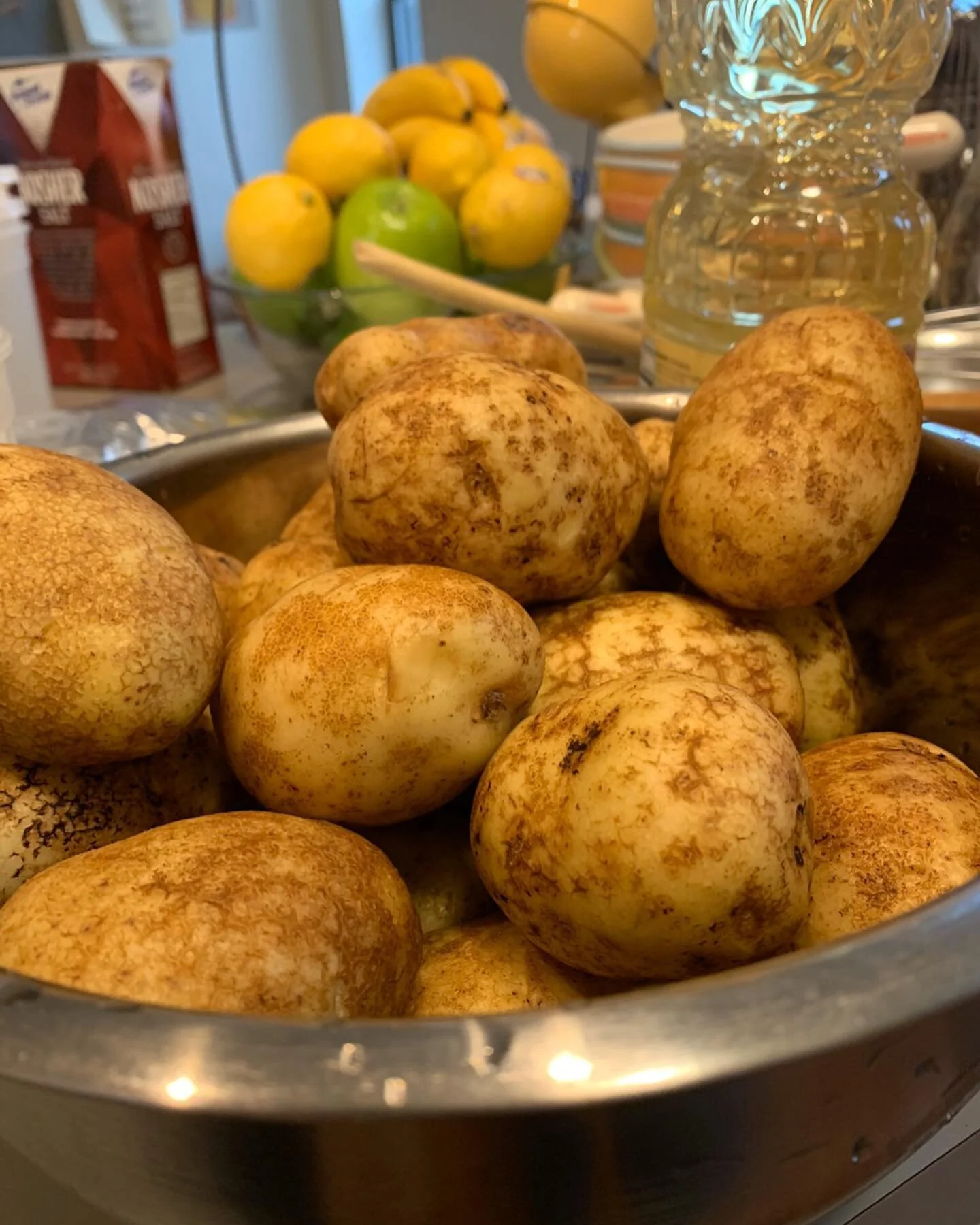 3 steps to drool-worthy hash browns !! Russet potatoes are great for shredding and frying, and the @kitchenaidusa shredder attachment is good for so many reasons, but this is one of our favorite uses ! Dry out the shredded potatoes and throw on a pan