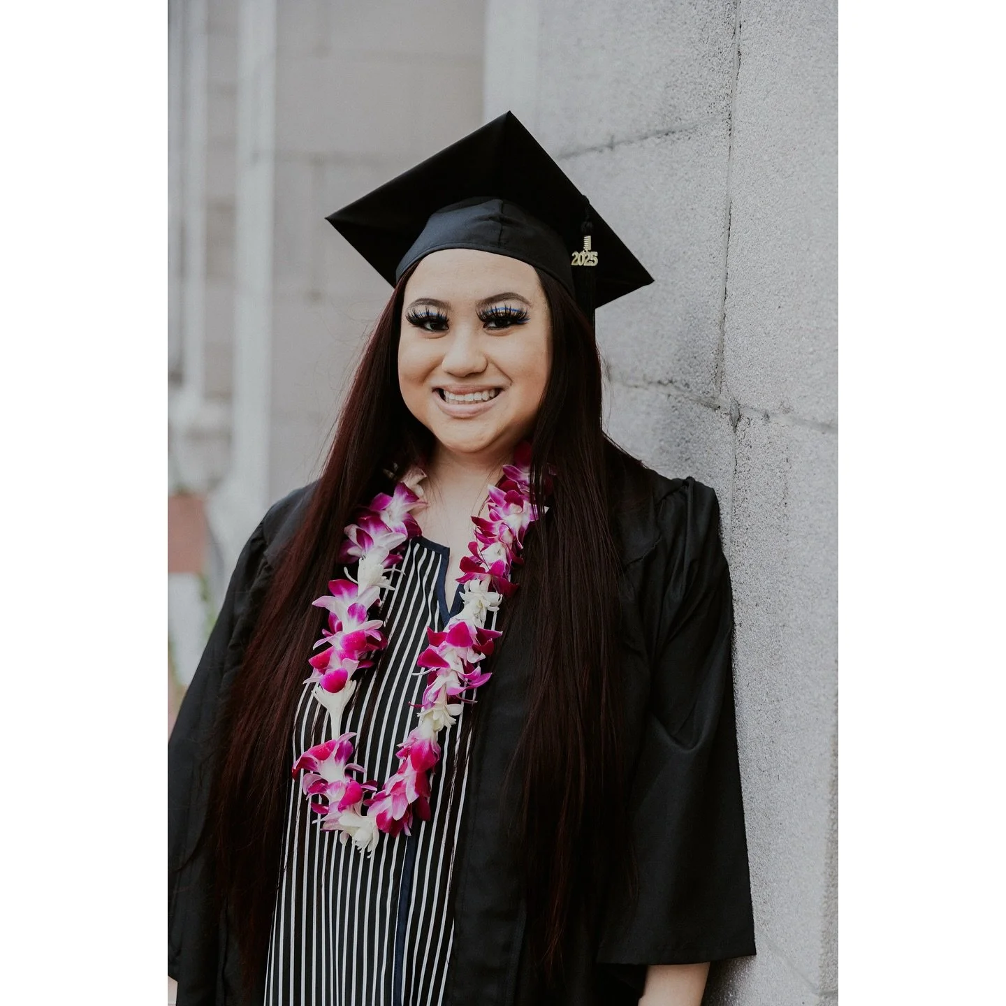It&rsquo;s almost graduation season! Thankfully we timed this perfectly so we were able to catch the cherry blossoms in full bloom. 🌸 Such a fun time capturing Jasmine and her family!
.
.
.
.
.
#seattle #seattlelife #pnw #pnwlife #seattlephotographe