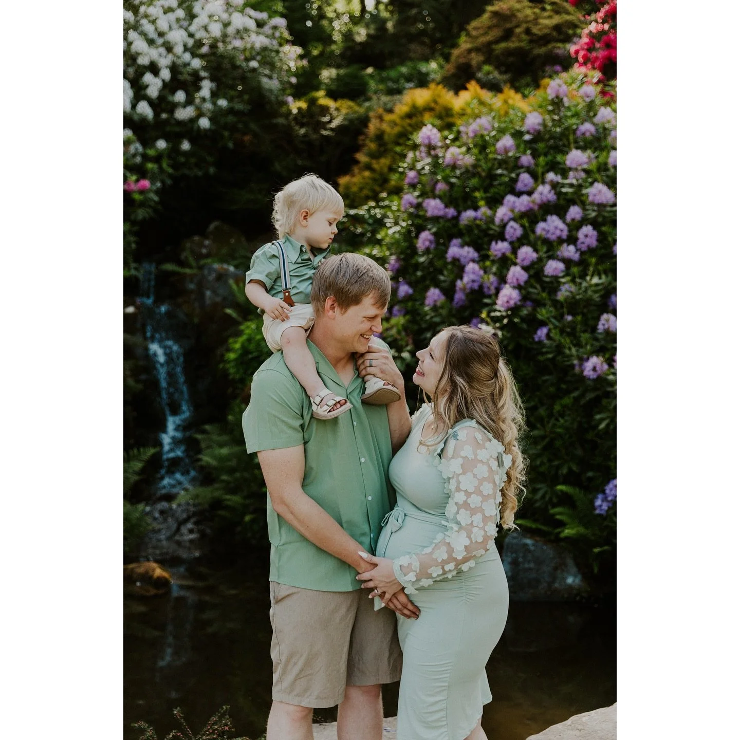 It&rsquo;s not everyday you get to freeze time right before a family grows, but in this session I did. 🥰
.
.
.
.
.
#seattle #seattlephotographer #seattlelife #washington #washingtonphotographer #oregon #oregonlife #oregonphotographer #family #family