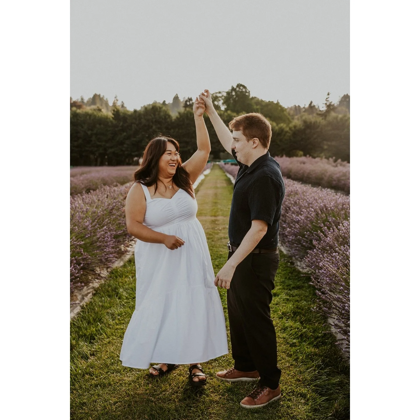 Some sessions feel like a photoshoot. Others feel like watching two people fall in love all over again🪻
.
.
.
.
.
#seattle #seattlelife #seattleminisessions #seattlephotographer #seattlephotography #woodinvillephotographer #washington #washingtonlif