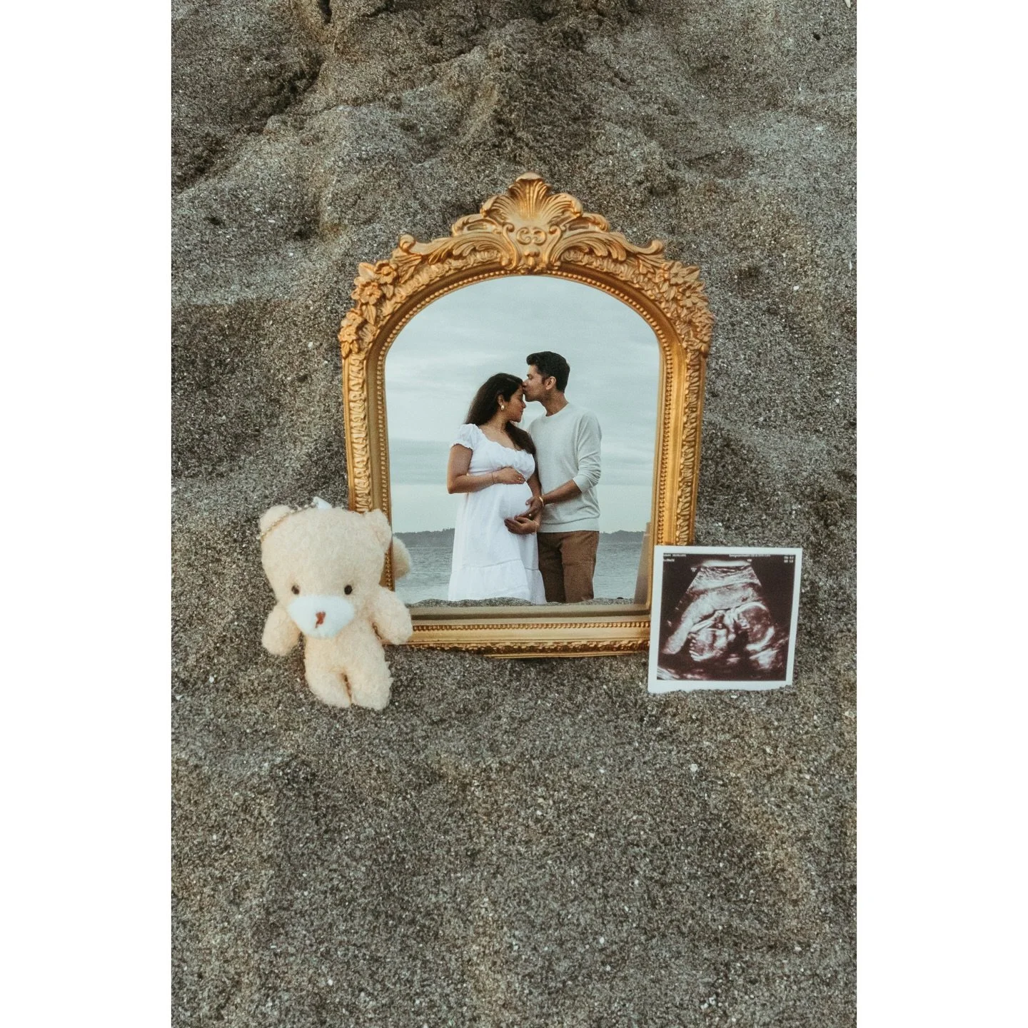 ✨Tip of the day: BRING PROPS TO YOUR PHOTOSHOOT!

I&rsquo;ve never had a couple SO prepared for a photoshoot before! Who would have thought a few items and a mirror could have gotten these adorable shots? Still in awe of this beautiful couple and the