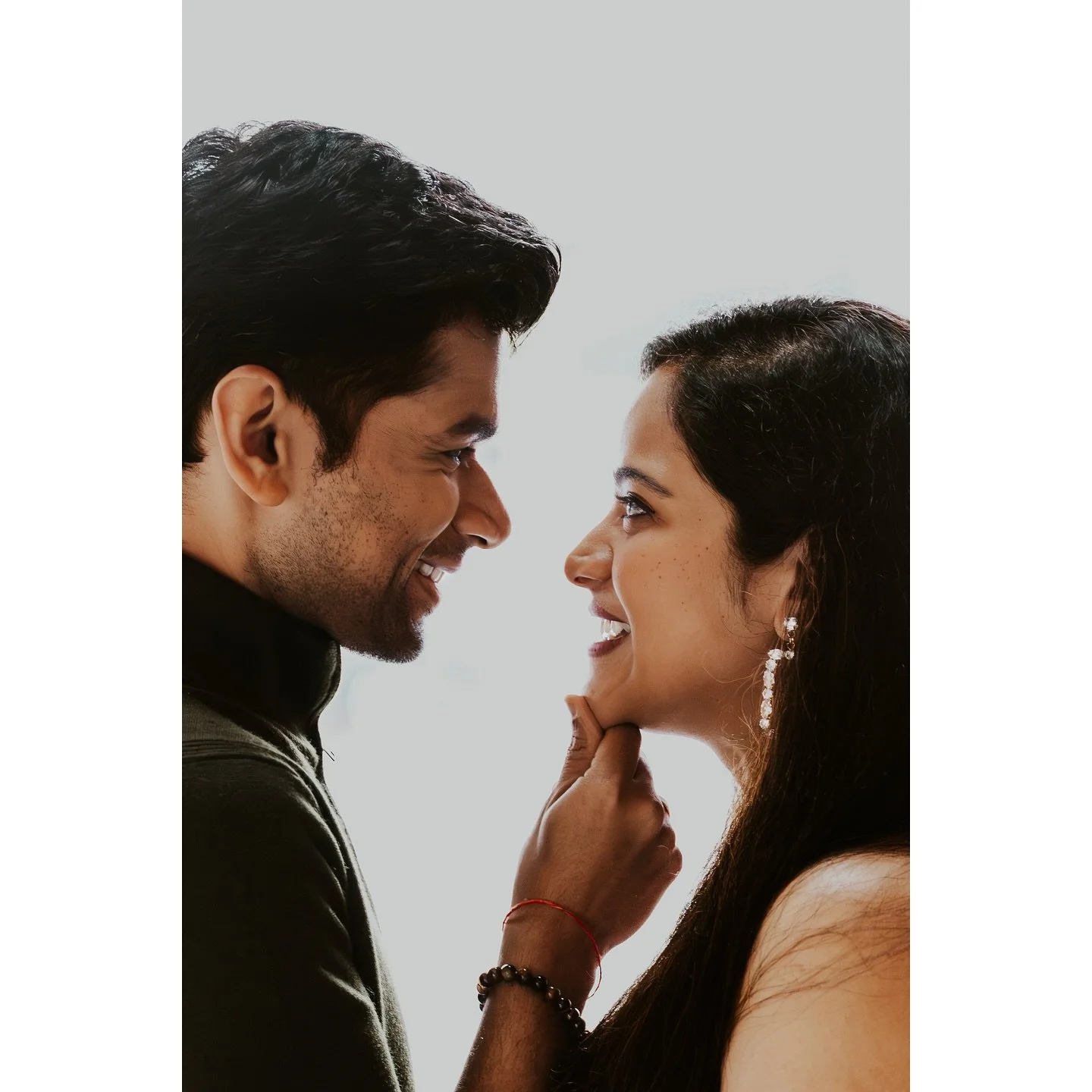 Swipe for a gender reveal&hellip; 💙🩷👀

Had the honor of capturing this lovely couple&rsquo;s baby shower - and shower did it ever! After about 5 minutes outside, the rain started pouring and we were forced to do some inside shots around the venue.