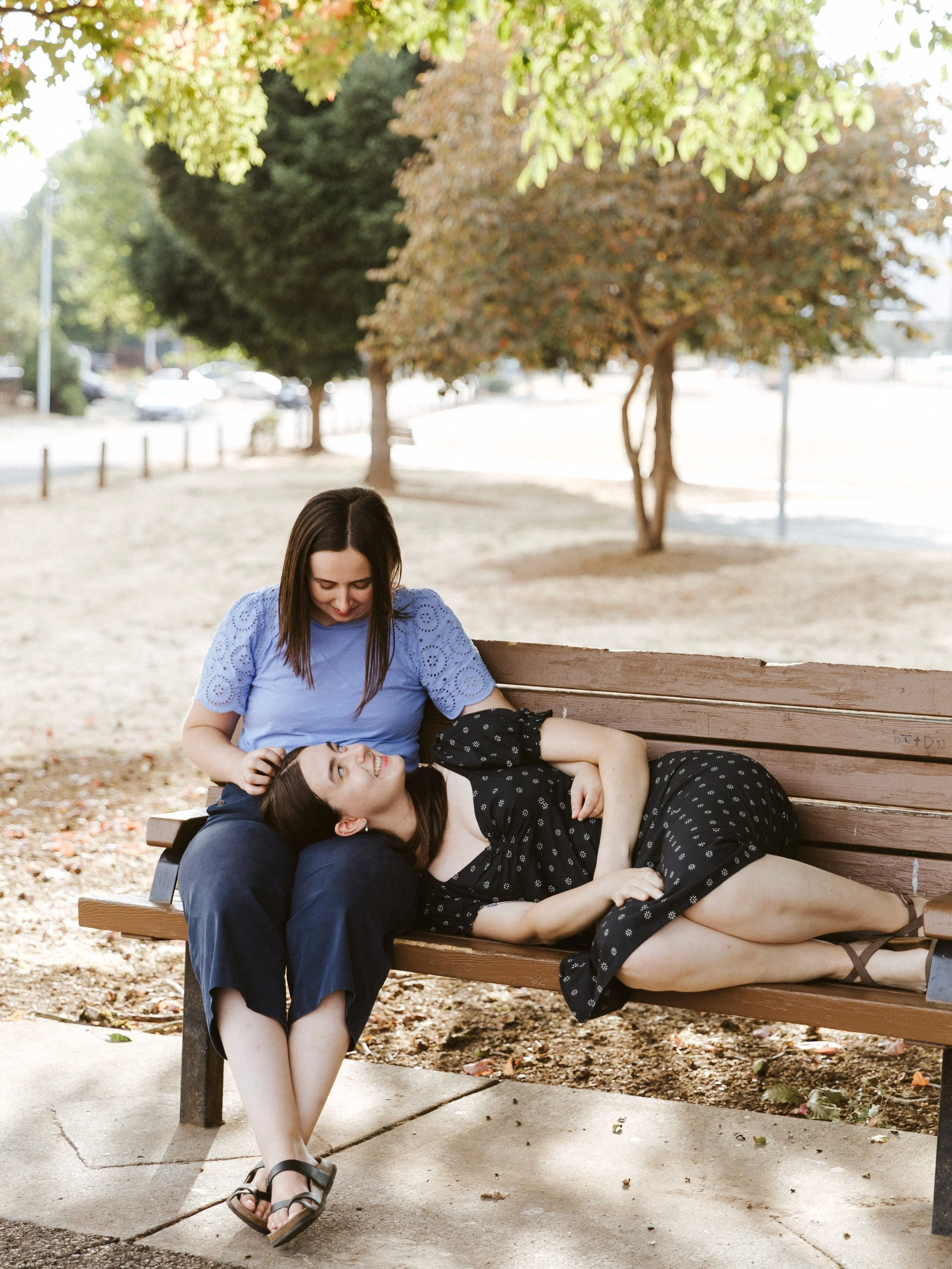 Sometimes all you need is a neighborhood park, a tree, and a bench 🌲🤍
.
.
.
.
.
#vancouverwa #portlandphotographer #vancouverwashington #oregonphotographer #couplesphotography 

Vancouver WA couples photographer, Portland couples photographer, Oreg