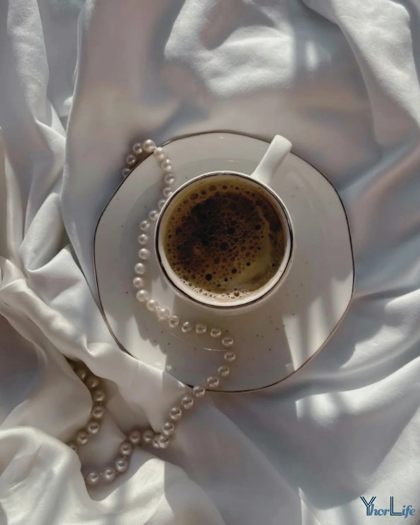 Slow mornings, pearl strands✨☕️