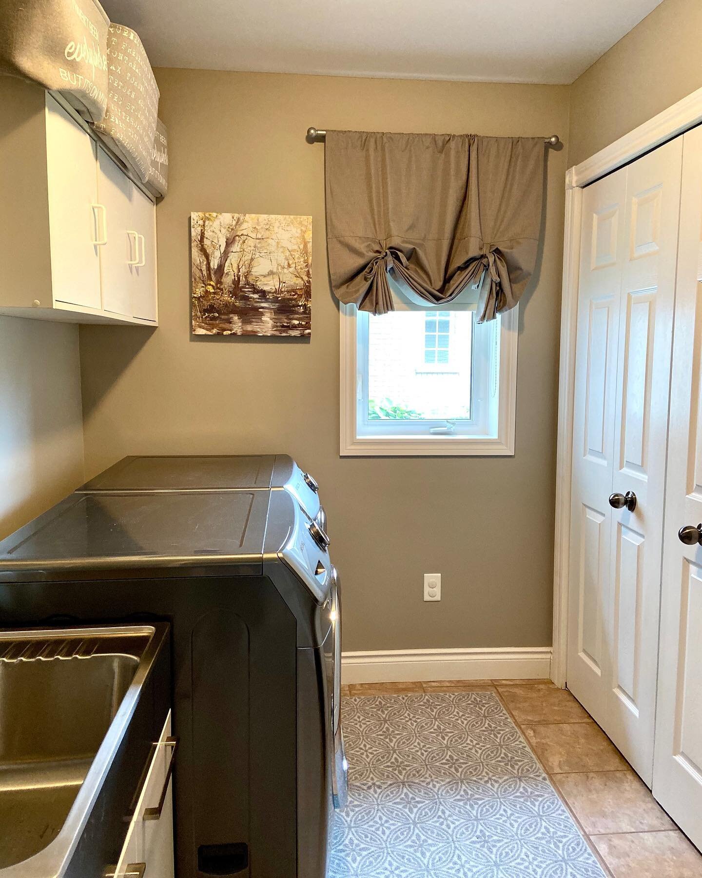 Laundry doesn&rsquo;t have to be such a chore with a an inviting space like this. Call us today or visit our website at elitepaint.ca to give your laundry room a fresh coat of paint!