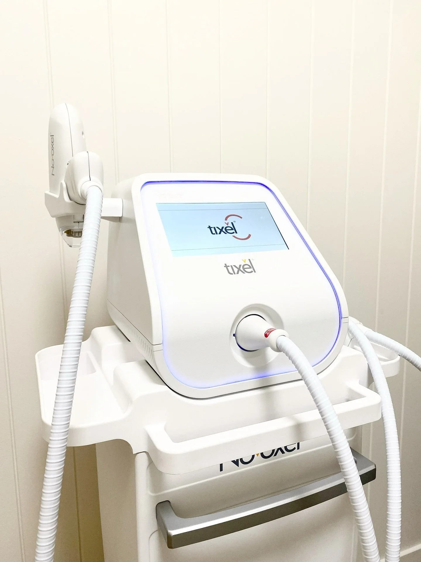 Skin science meets results you can see.
Tixel uses cutting-edge Thermal Mechanical Action (TMA) technology to safely deliver pure, natural heat directly into the skin&rsquo;s deeper layers. No needles. No lasers. Just controlled, targeted energy that