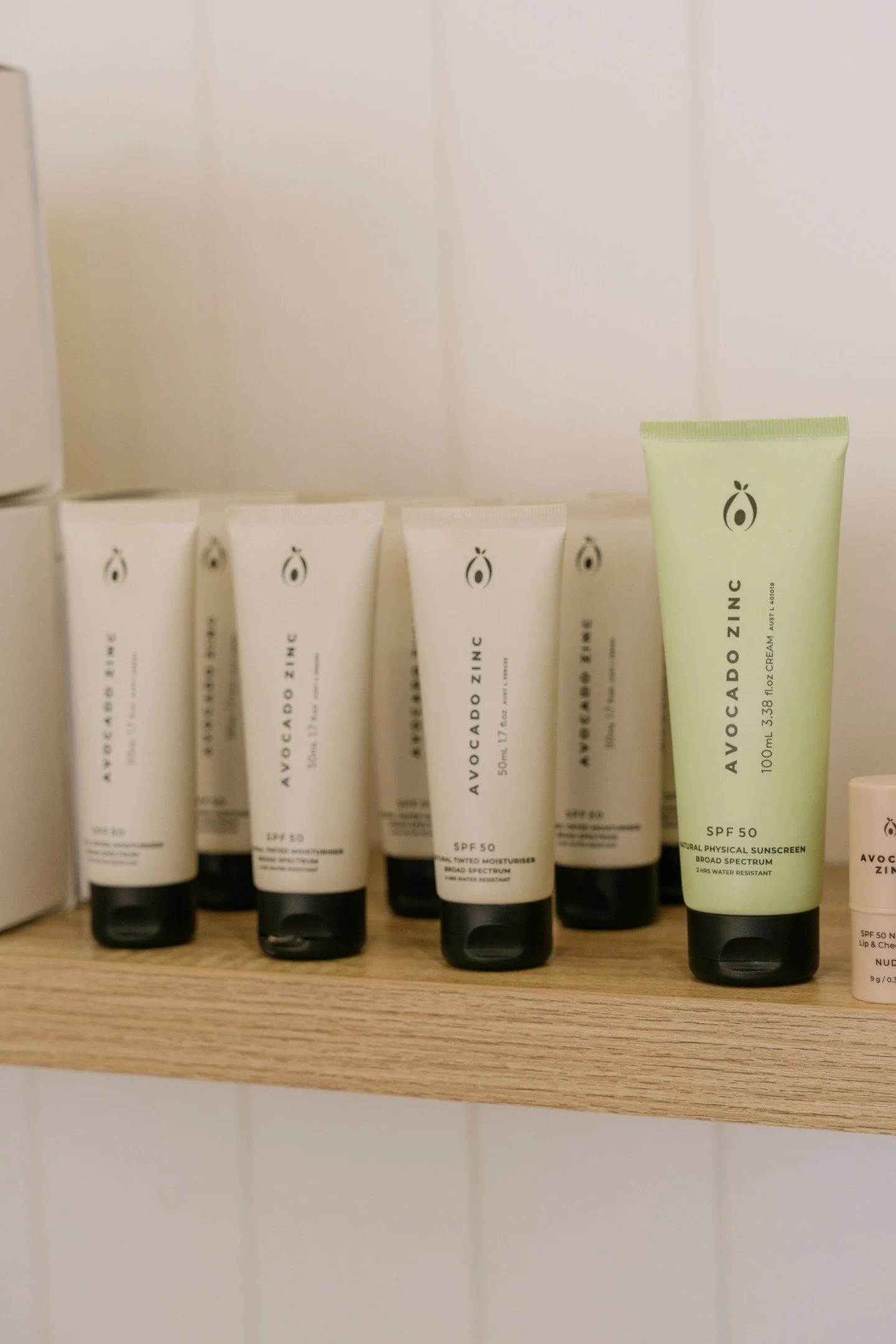 Spring Essentials 🧡

Daily SPF is your spring essential to protect against the damaging effects of the sun.

We recommend our avacado zinc SPF 50+ which filters UV, visible light and infrared radiation.

It's essential for preventing premature agein