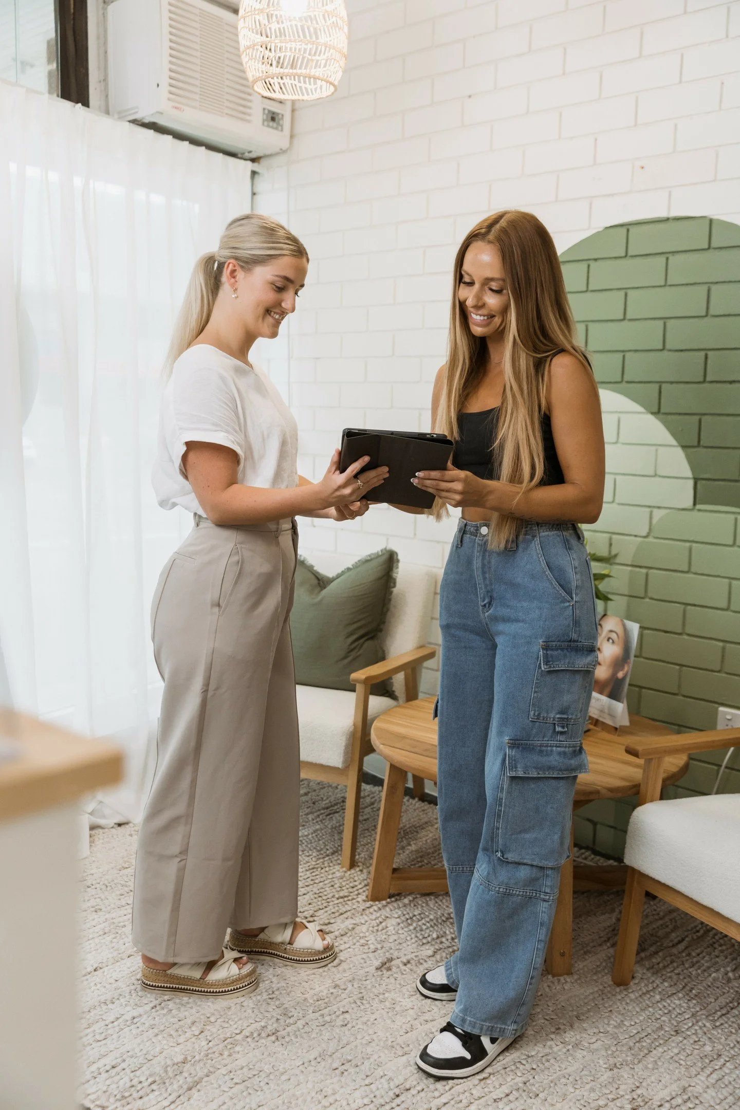 Not sure what happens in a skin consultation?

Think: in-depth assessment, honest advice and a personalised plan tailored to your skin goals.

We look at your skin history, lifestyle, concerns and treatment options, no pressure, no one-size-fits-all 