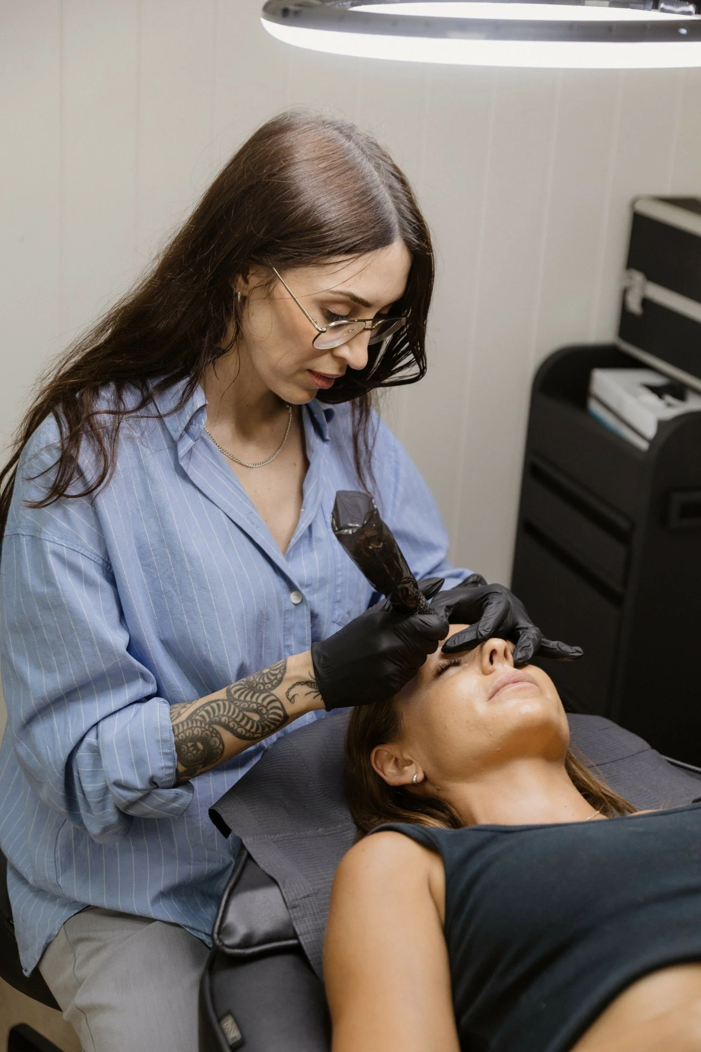 5 Signs You're Ready for a brow tattoo👇

1. Your brows are sparse or thin
Missing  hair can cause an uneven brow shape

2. Your brows are uneven
It can be difficult to match when applying makeup

3. You are tired of filling them in everyday The tatt