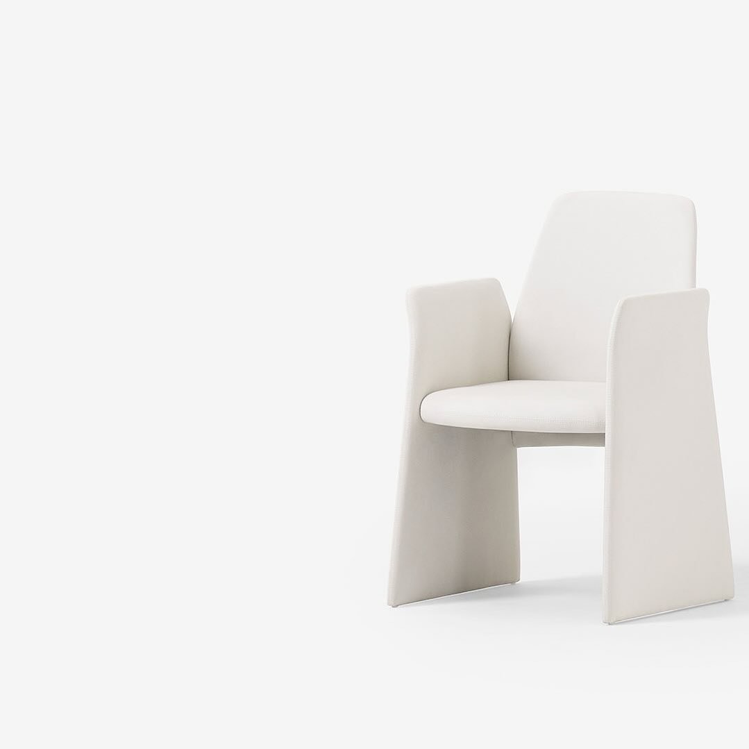 Experience the seamless fusion of ergonomic design and elegant aesthetics with our Vera chair. Crafted with meticulous attention to detail, it is the perfect choice for a wide range of domestic and hospitality settings, including lounges, waiting roo