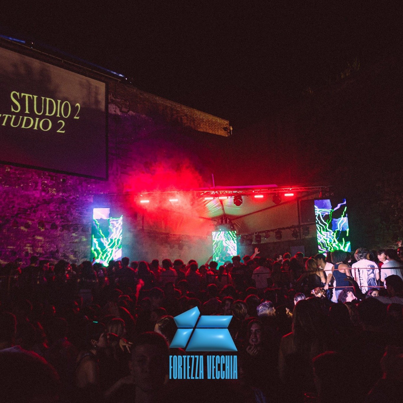 Stasera penultima #LoveIsInTheAir 🥰

Le hit pi&ugrave; fresche mixate insieme ai classic dance anthems dei paladini dell&rsquo;amore che non smetteranno mai di farvi fremere mani e piedi.
Ticket: 12&euro; + drink - acquisto in cassa
Orari: 00:00 - F
