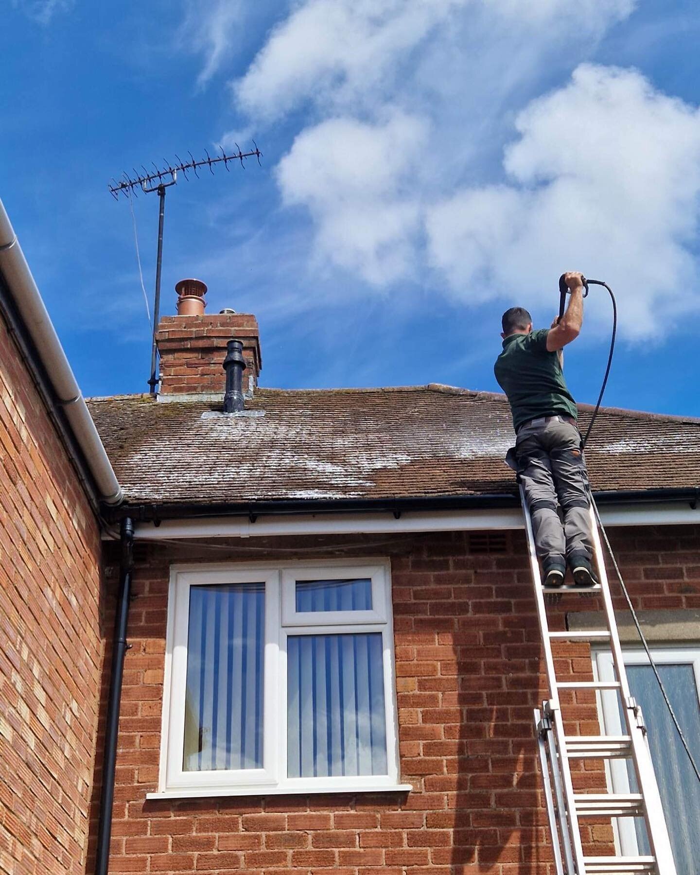 Busy on! Plenty of roof and gutter cleans happening so our fingers are crossed for sunshine 🤞🏻☀️#roofcleaning #mossremoval #guttercleaning #guttercleaners #guttering #herefordshirelife #herefordlife #propertymaintenance #homeservices