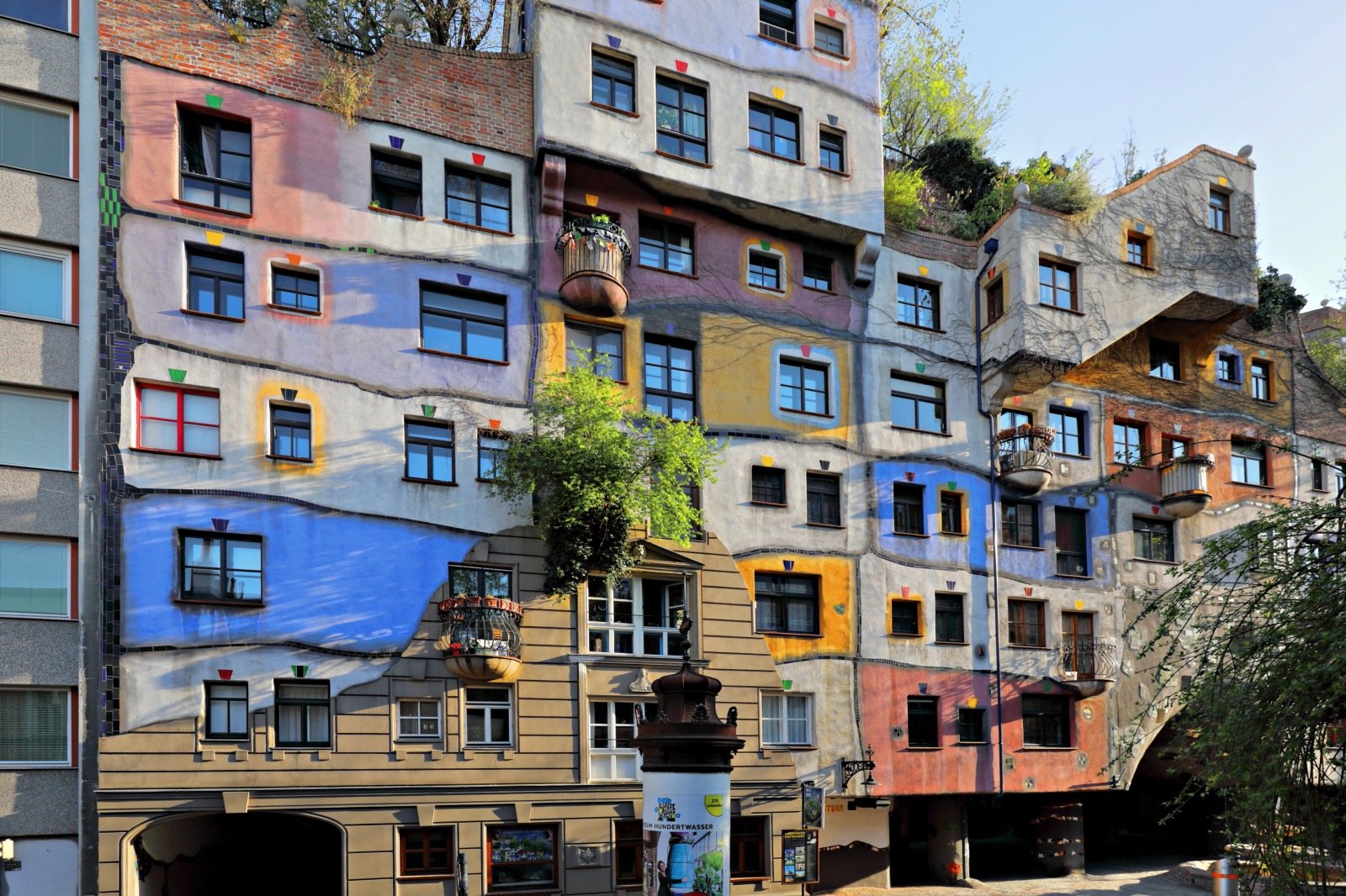 Wien_-_Hundertwasserhaus_01.jpg