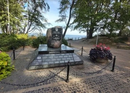 Obelisk-Gwiazda-Polnocy-w-Jastrzebiej-Gorze.jpg