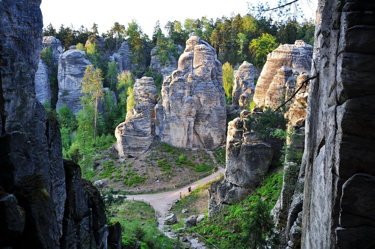Skalne-Miasto-w-Czechach.jpg