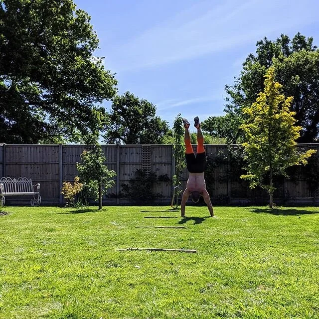 Fun in the sun 🌞 hoping handstand walks will feel easy on the gym floor compared to the grass 🤞😂
.
.
.
#handstandwalk #practice #basepoint #crossfitbasepoint #coach #crossfit #fitness #gymnastics #garden #happy #inwodwetrust #keepgoing #outdoors #