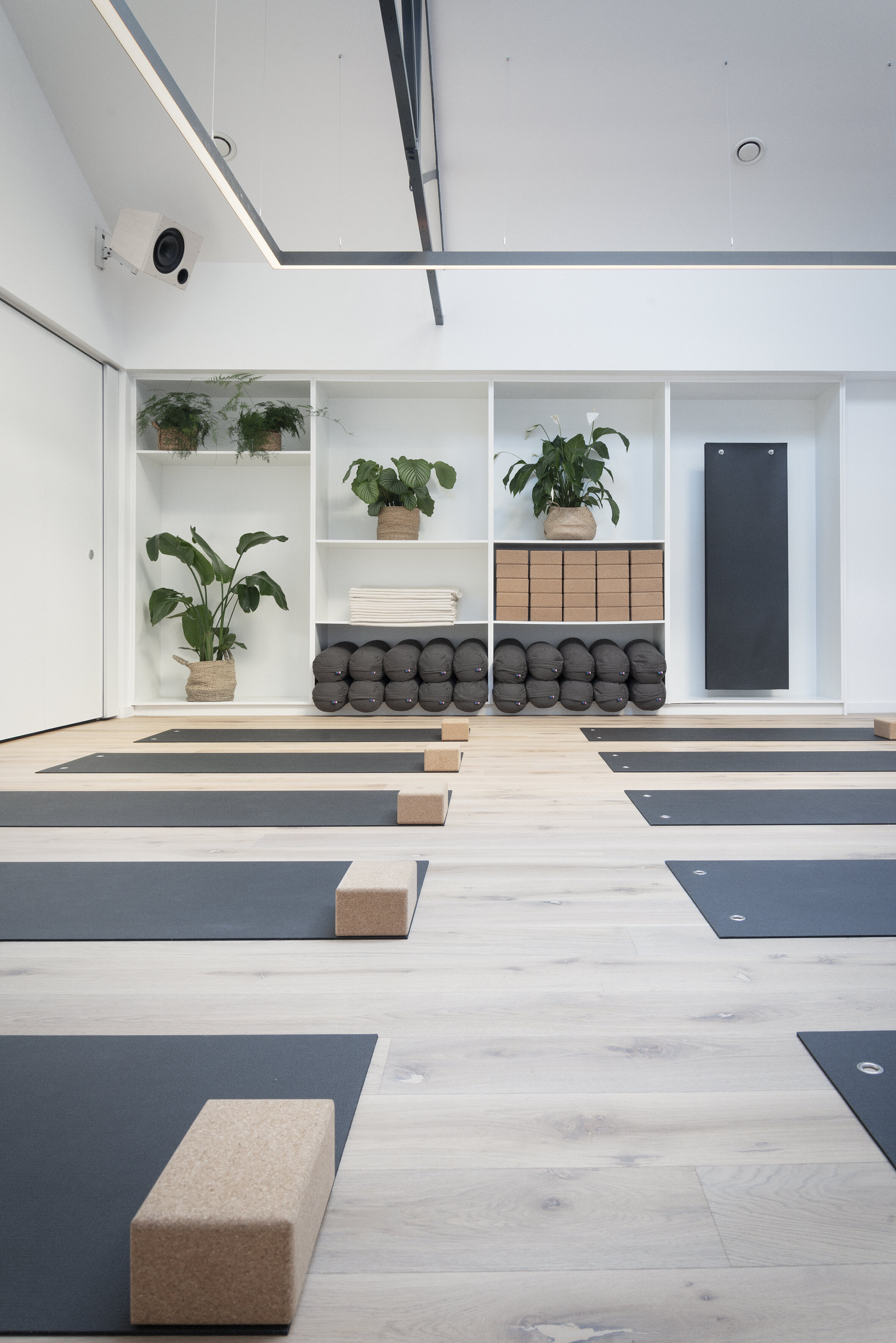 arctangent architecture + design [aa+d] - earth yoga nyc  interior design  for a contemporary space of modern yoga