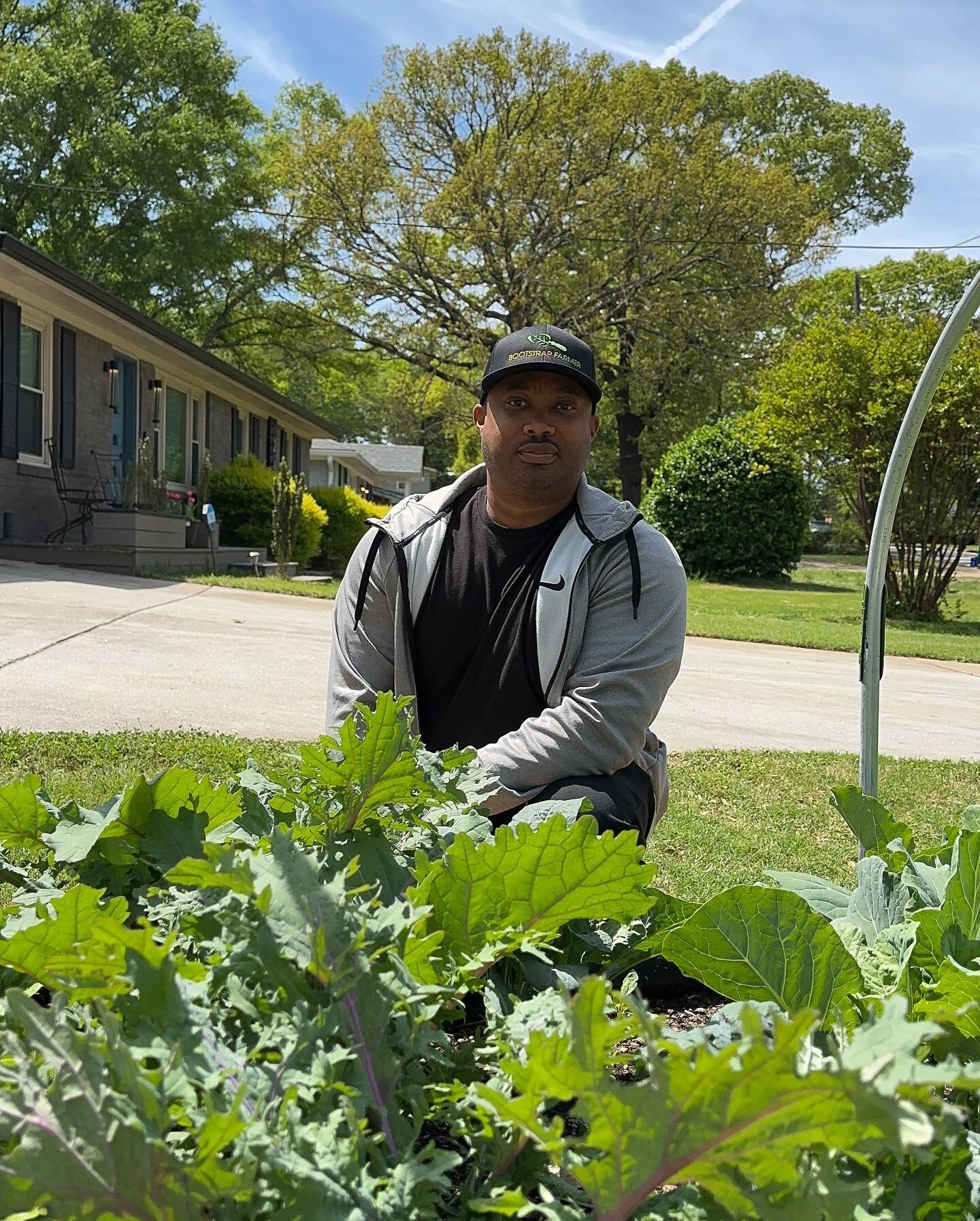Just out here kicking it with my kale.

🌱🌱🌱🌱🌱🌱🌱🌱🌱🌱

Crop: Kale

Variety: Red Russian

Seed Co: @trueleafmarket

Sowed: Direct on 2023.02.06 in @bootstrapfarmer raised bed.

Growing medium:  @soil3organiccompost Veggie Mix

🌱🌱🌱🌱🌱🌱🌱🌱?