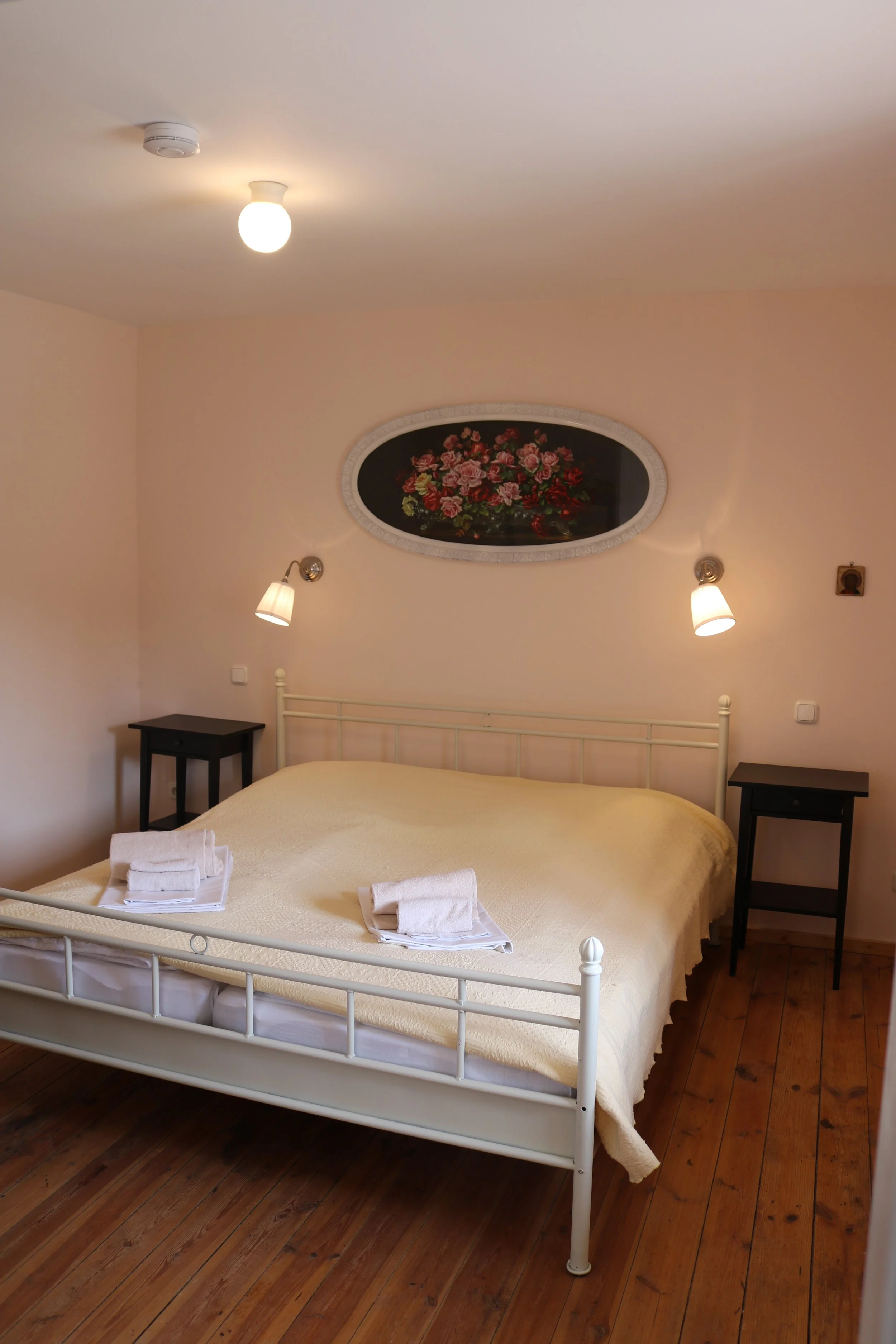 Rosa zimmer Torhaus..JPG