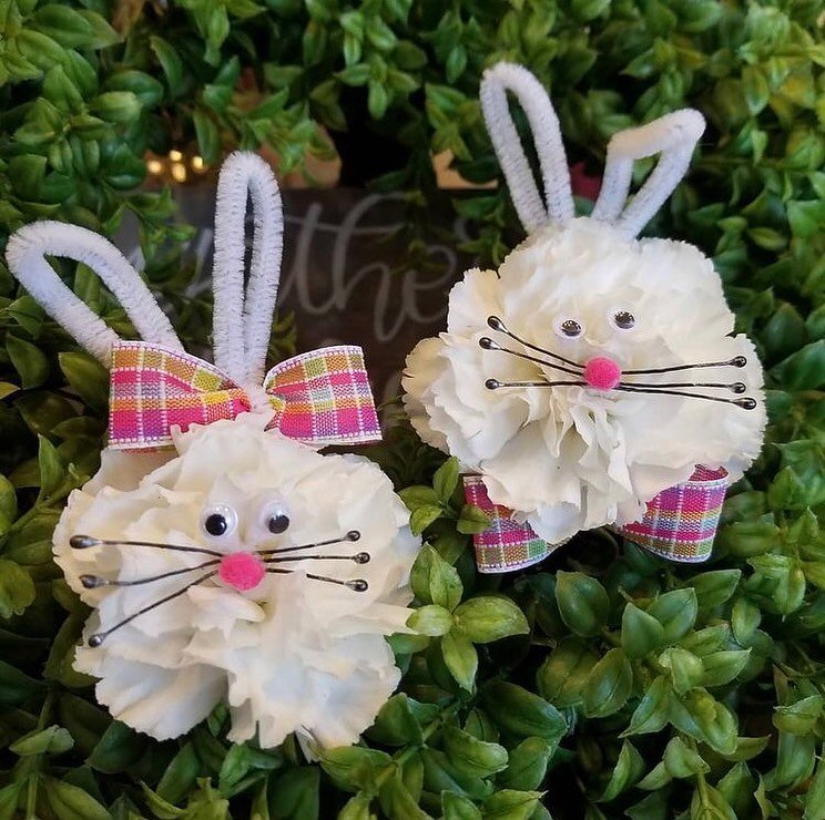 Compliment their Easter finery with these adorable corsages and boutonnieres! Choose from our favorites. Flopsy, Daisy and Puddles 🐰💐

#EasterParade #EasterCorsages #EasterBoutonnieres #SpringCorsage #BunnyCorsages #BunnyBoutonniere #WeLoveBunnies 