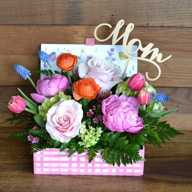 Home is where Mom is

Show that special &lsquo;Mom&rsquo; in your life just how important she is! Flowers bursting with color from a darling gingham box with lid which will hold sweet memories. 

#FlowerBox #MomsOfInstangram #MothersDayFlowers #CLEmo