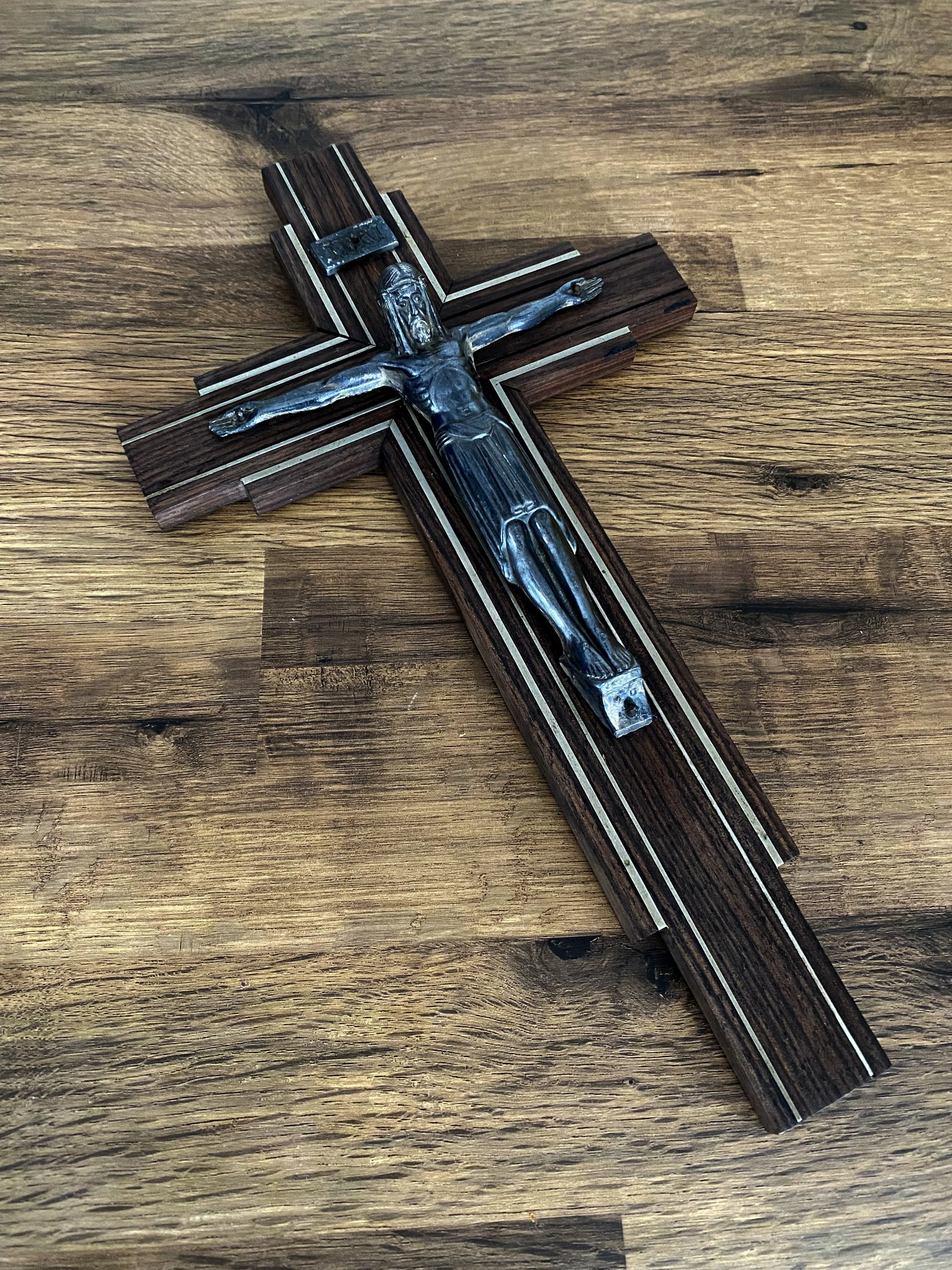 crucifix_notfrench.jpg