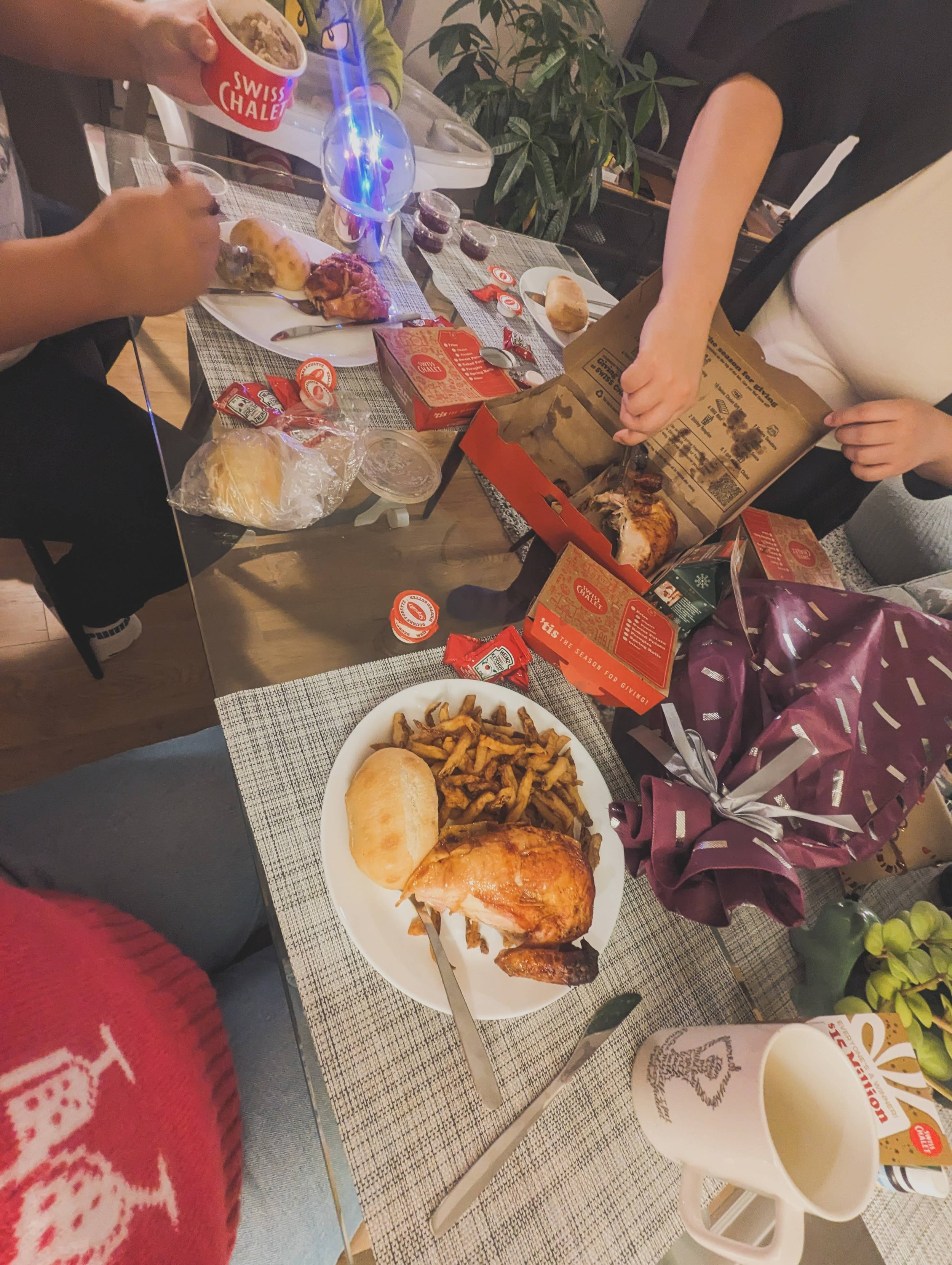  Such a god decision - Swiss Chalet festive platter was just what we all needed! 