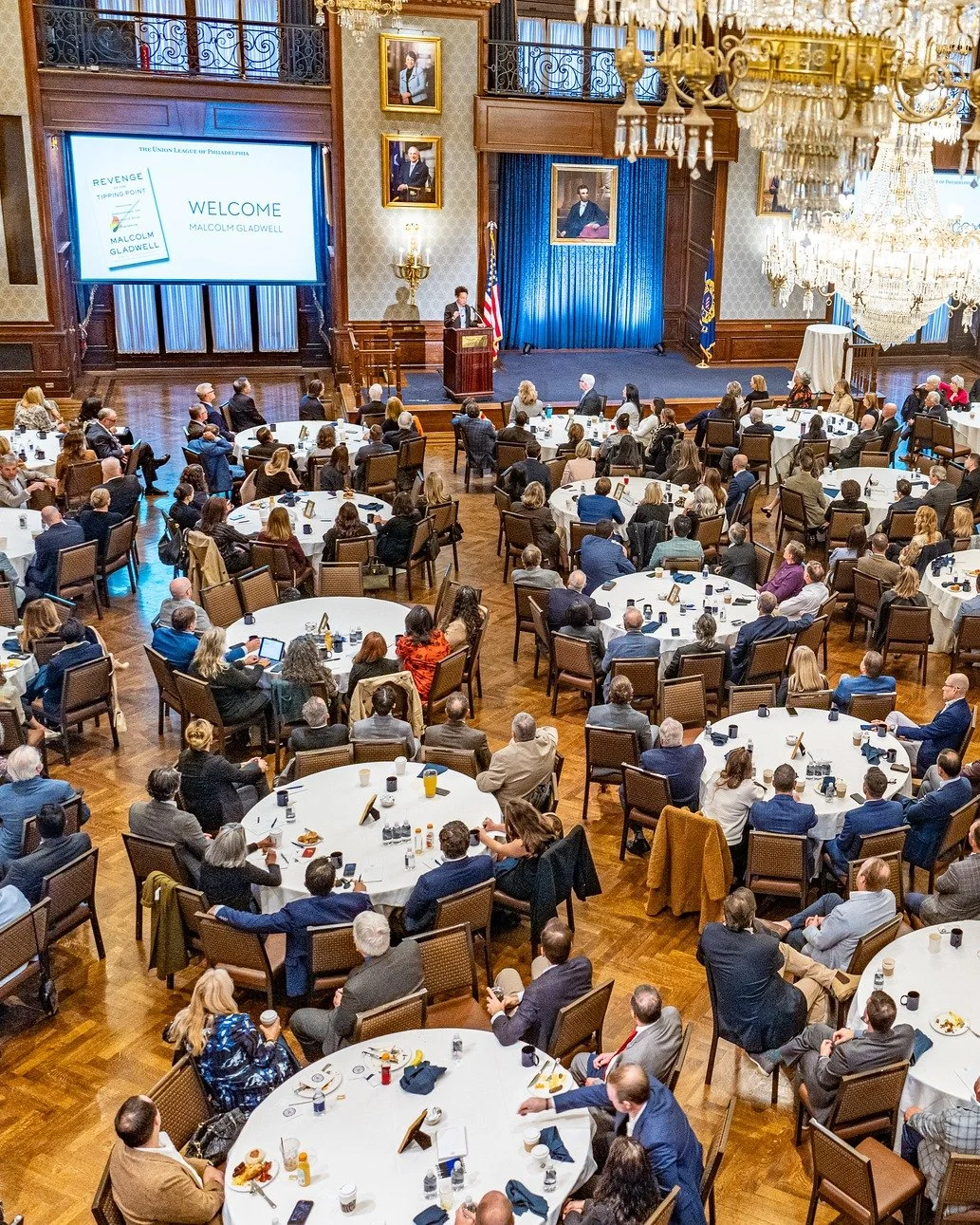 𝐓𝐡𝐢𝐬 𝐫𝐨𝐨𝐦 𝐡𝐞𝐥𝐝 500 𝐩𝐞𝐨𝐩𝐥𝐞. 𝐖𝐡𝐚𝐭 𝐬𝐡𝐢𝐟𝐭𝐞𝐝 𝐰𝐚𝐬𝐧'𝐭 𝐭𝐡𝐞 𝐬𝐩𝐞𝐚𝐤𝐞𝐫 &mdash; 𝐢𝐭 𝐰𝐚𝐬 𝐭𝐡𝐞 𝐨𝐫𝐝𝐞𝐫 𝐨𝐟 𝐭𝐡𝐞 𝐝𝐚𝐲.

500 people in a room.

And the thing I kept thinking about wasn't the speaker.

It was t