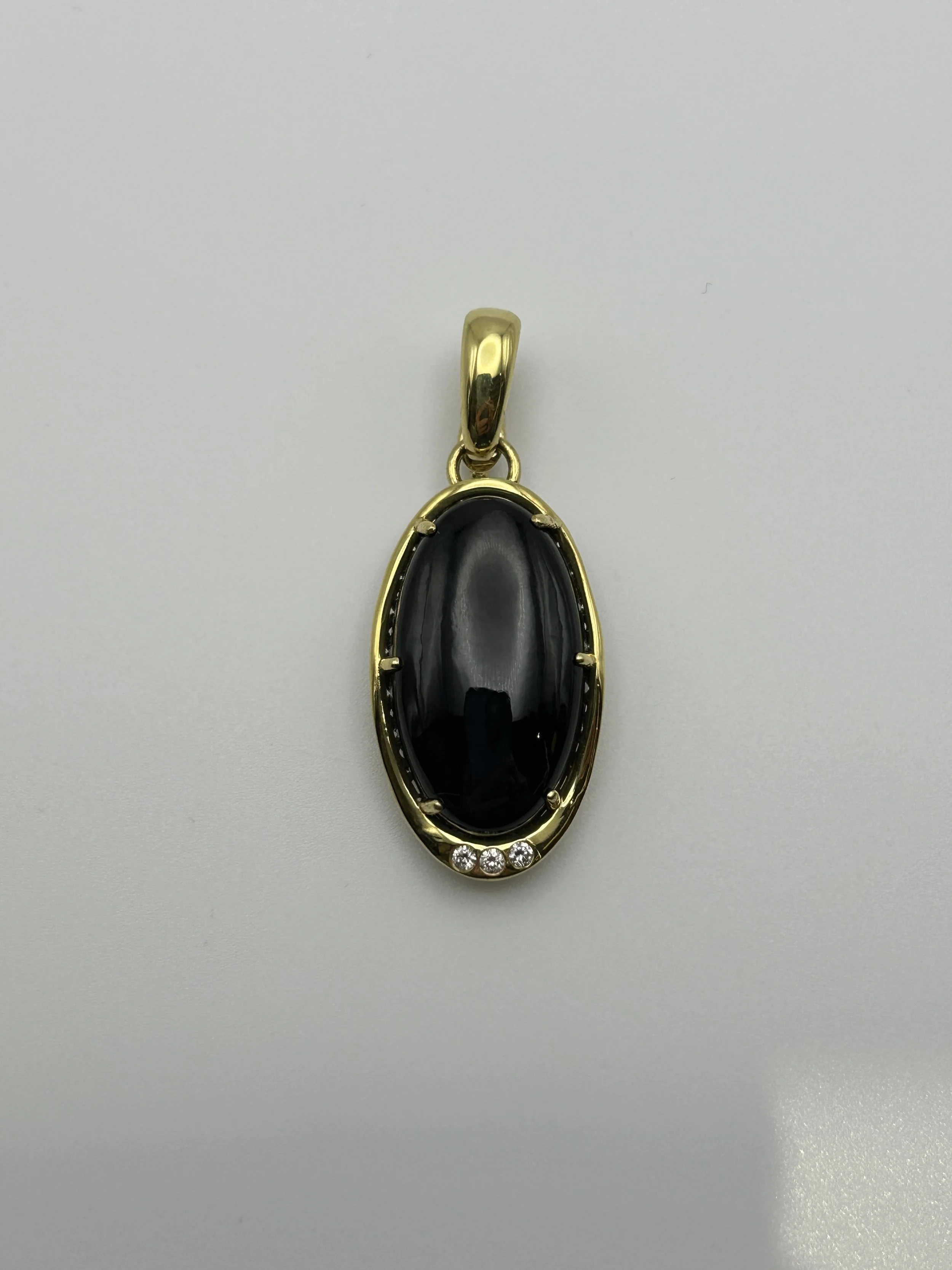 18 karat yellow gold Siberian Black Jade pendant - ASP26 #01-409-14